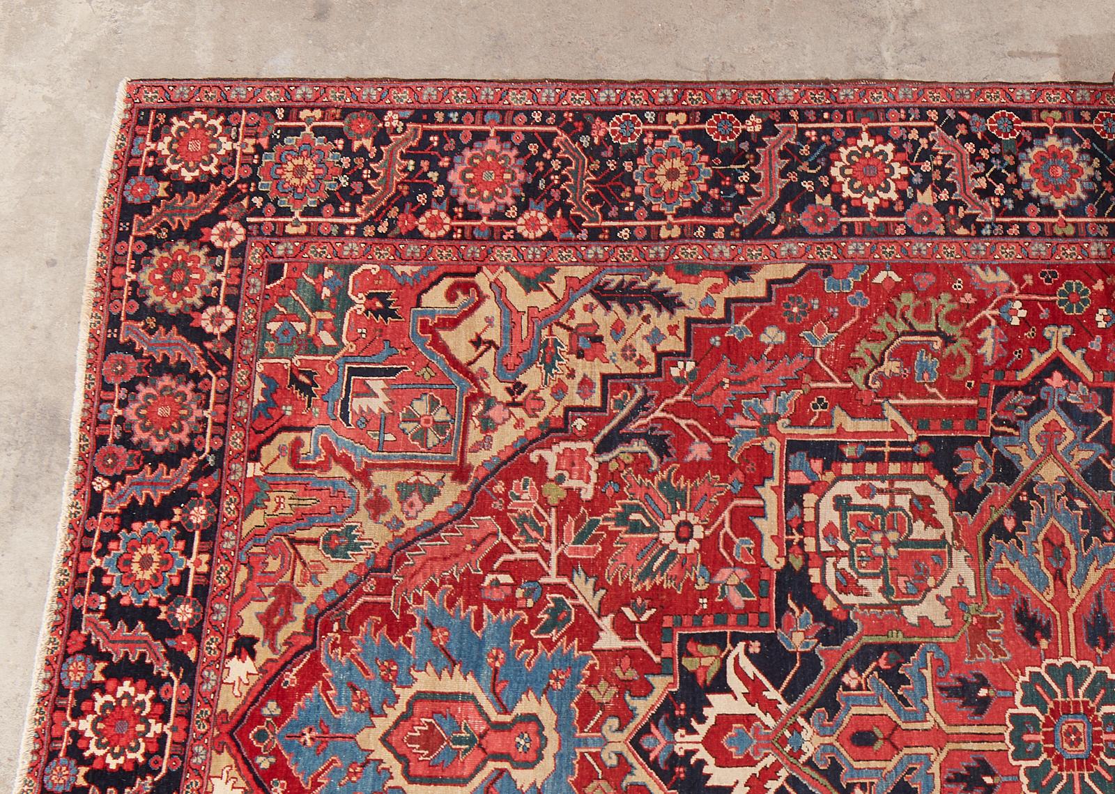Semi antiker persischer Heriz-Wollteppich aus Heriz im Angebot 9