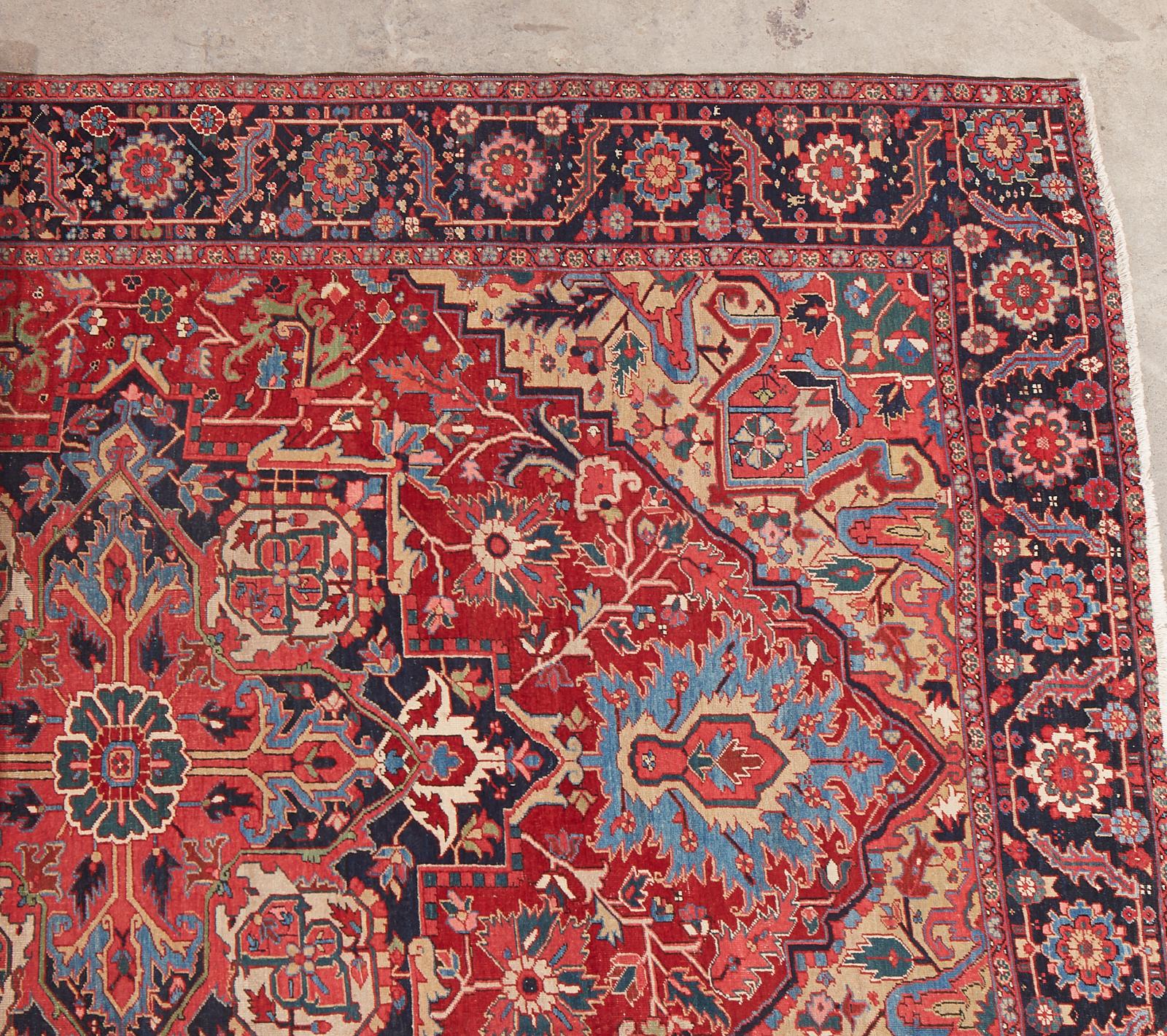 20ième siècle Tapis persan semi-ancien en laine Heriz semi-ancien en vente