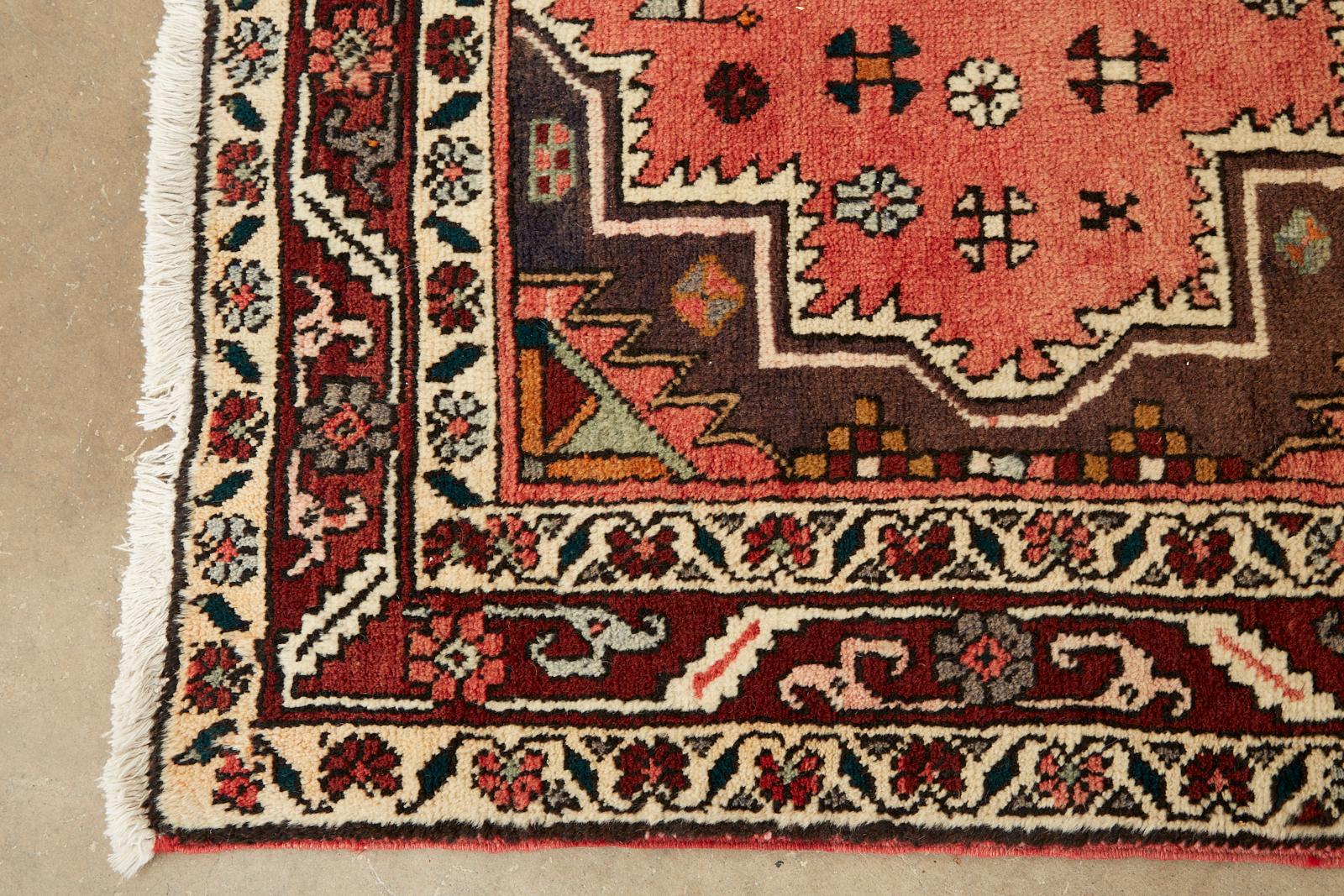 Semi-antiker persischer Karajeh Heriz Teppich Teppich im Zustand „Gut“ im Angebot in Rio Vista, CA