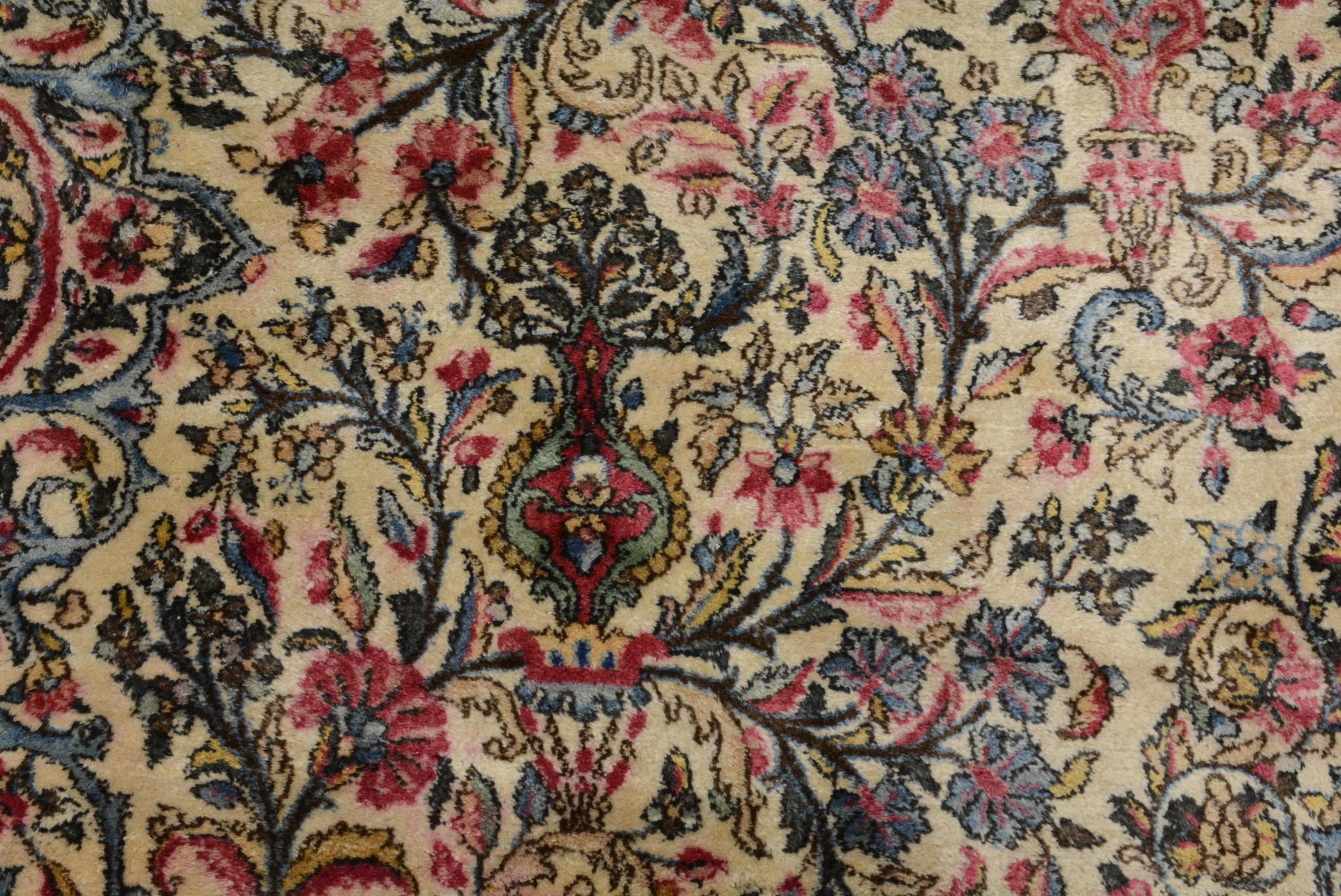 Kirman Tapis persan Kerman semi-ancien en vente