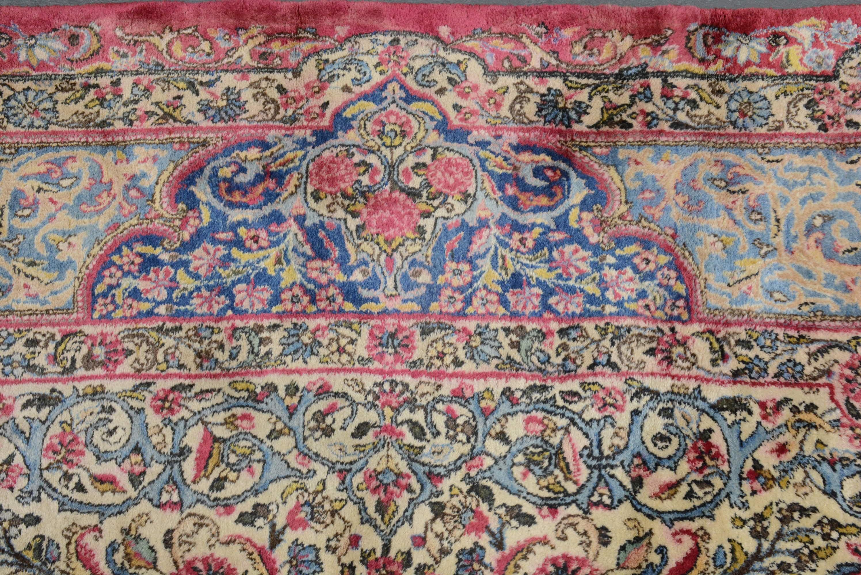 Perse Tapis persan Kerman semi-ancien en vente