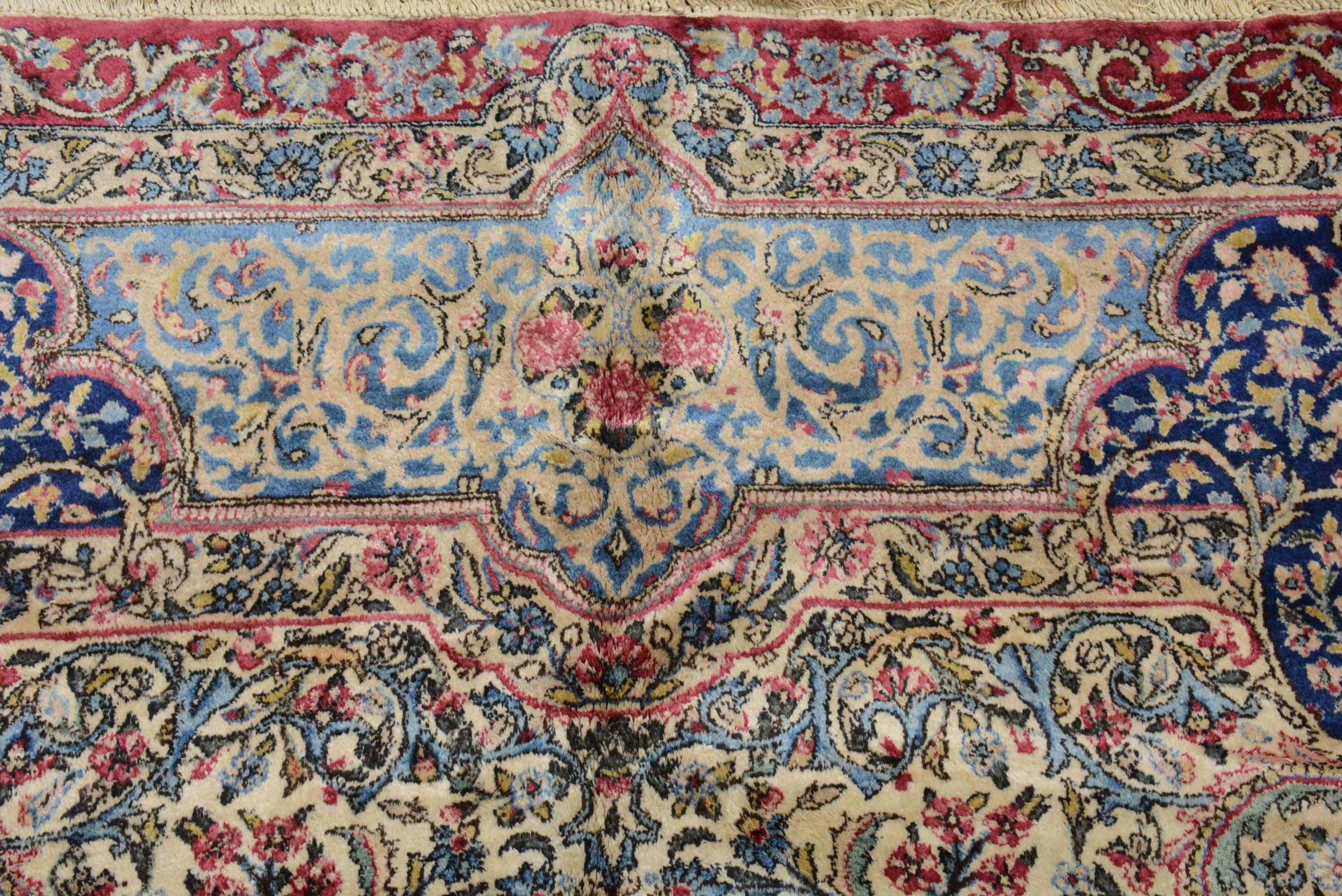 Tissage Tapis persan Kerman semi-ancien en vente