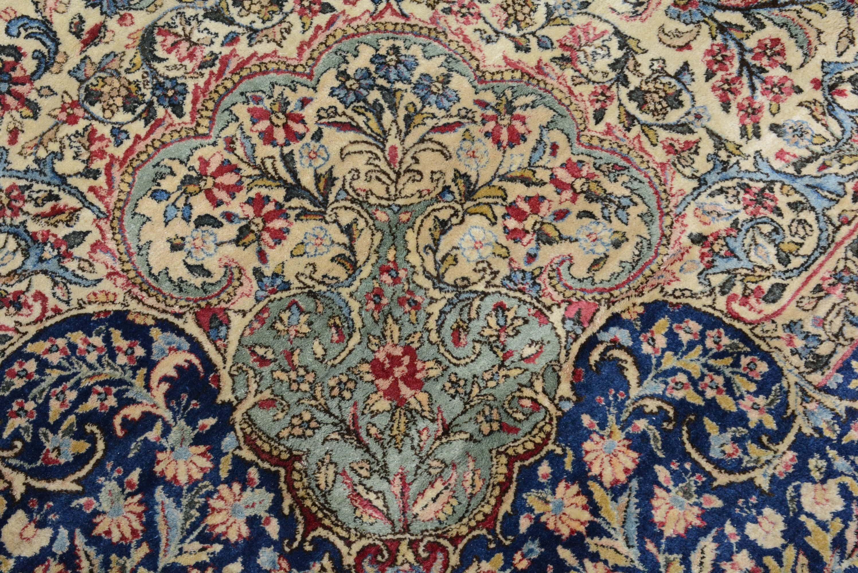 Tapis persan Kerman semi-ancien Excellent état - En vente à Closter, NJ