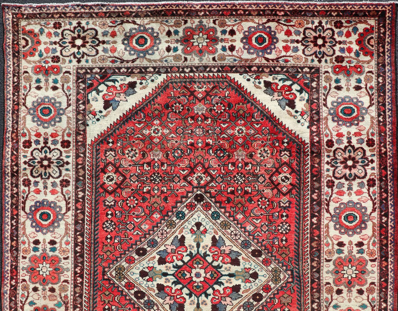 Sultanabad Rug Art Antiques Persan Mahal avec bordures rouges et larges. en vente