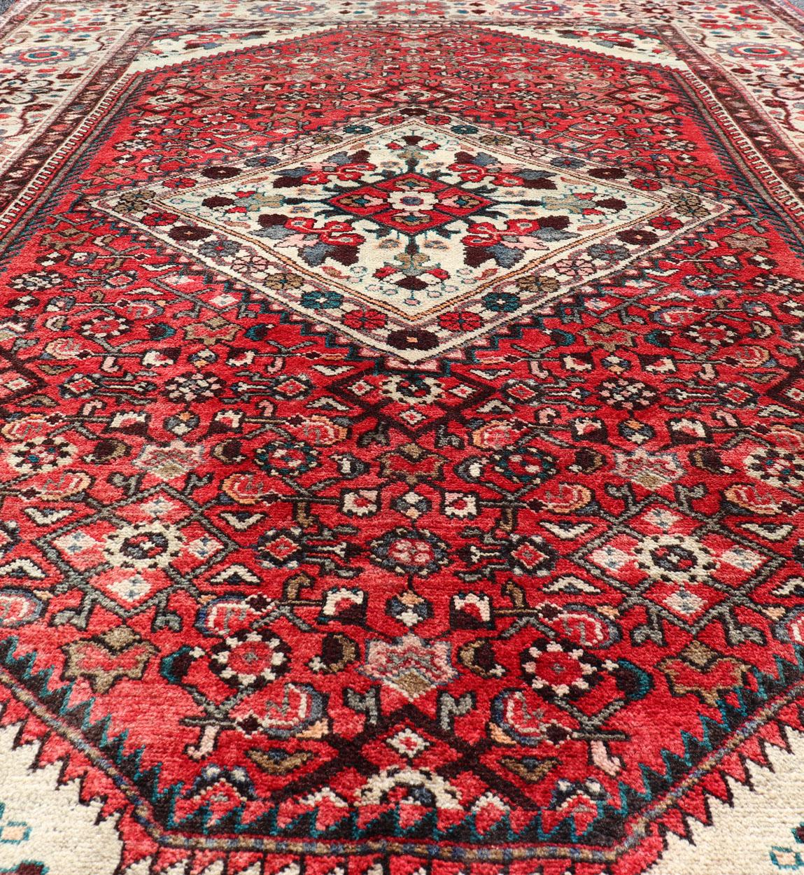 Laine Rug Art Antiques Persan Mahal avec bordures rouges et larges. en vente