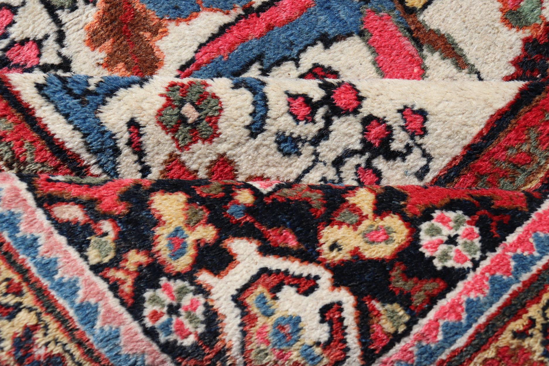 Semi antiker persischer Mahal-Teppich mit Medaillonmuster und elfenbeinfarbenem Hintergrund im Angebot 2