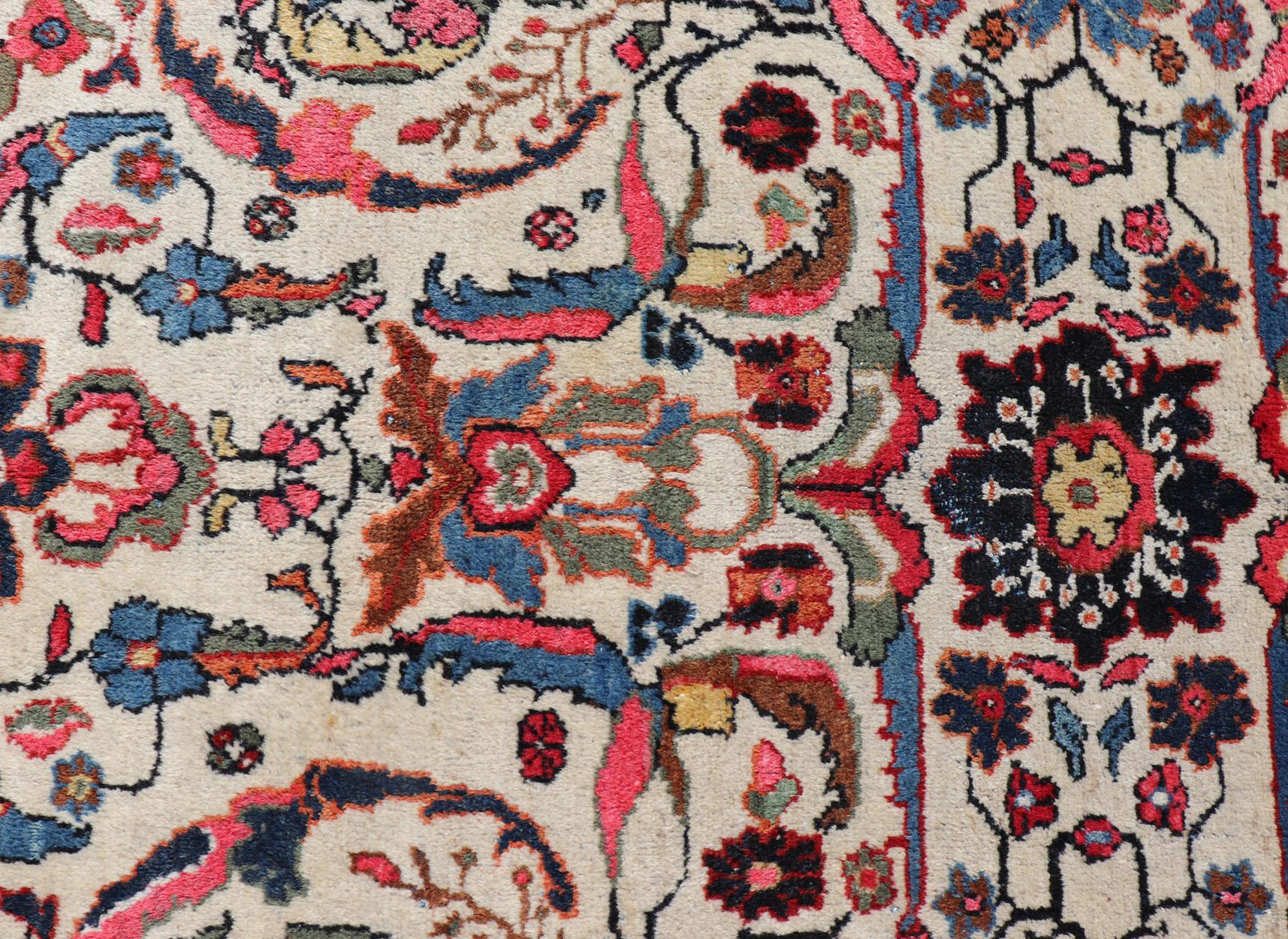 Persian semi antique Mahal rug with medallion design in ivory back ground with floral design.   rug PTA-200711, country of origin / type: Iran / Sultanabad, circa mid-20th century

Measures: 7'6 x 11'1 