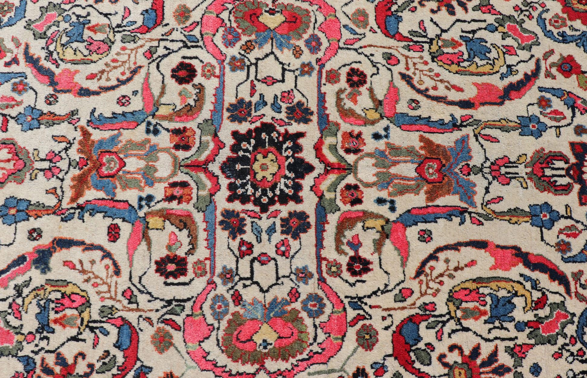 Semi antiker persischer Mahal-Teppich mit Medaillonmuster und elfenbeinfarbenem Hintergrund (Handgeknüpft) im Angebot