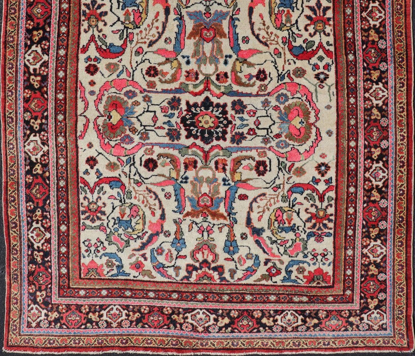 Semi antiker persischer Mahal-Teppich mit Medaillonmuster und elfenbeinfarbenem Hintergrund (Wolle) im Angebot