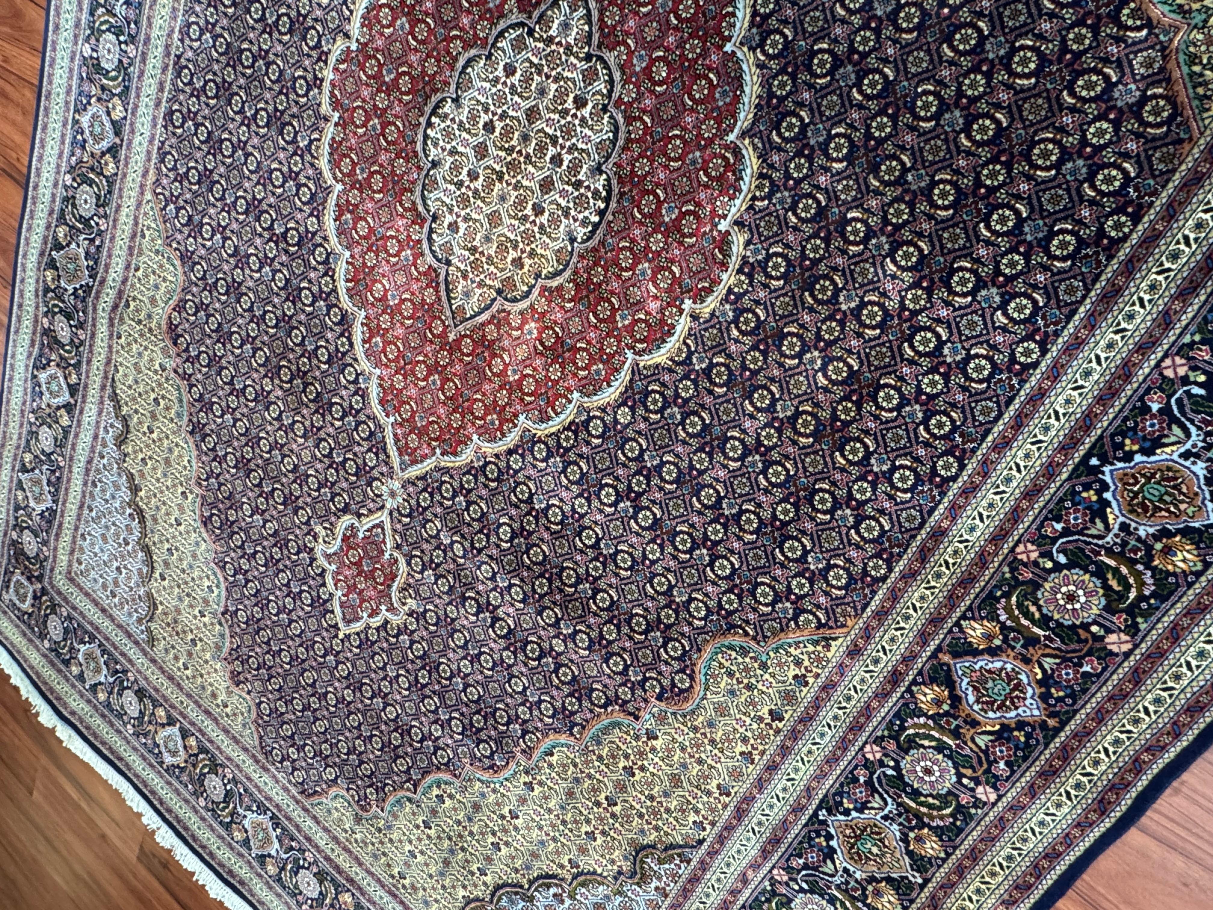 Tapis persan semi-ancien Tabriz Mahi en vente 7