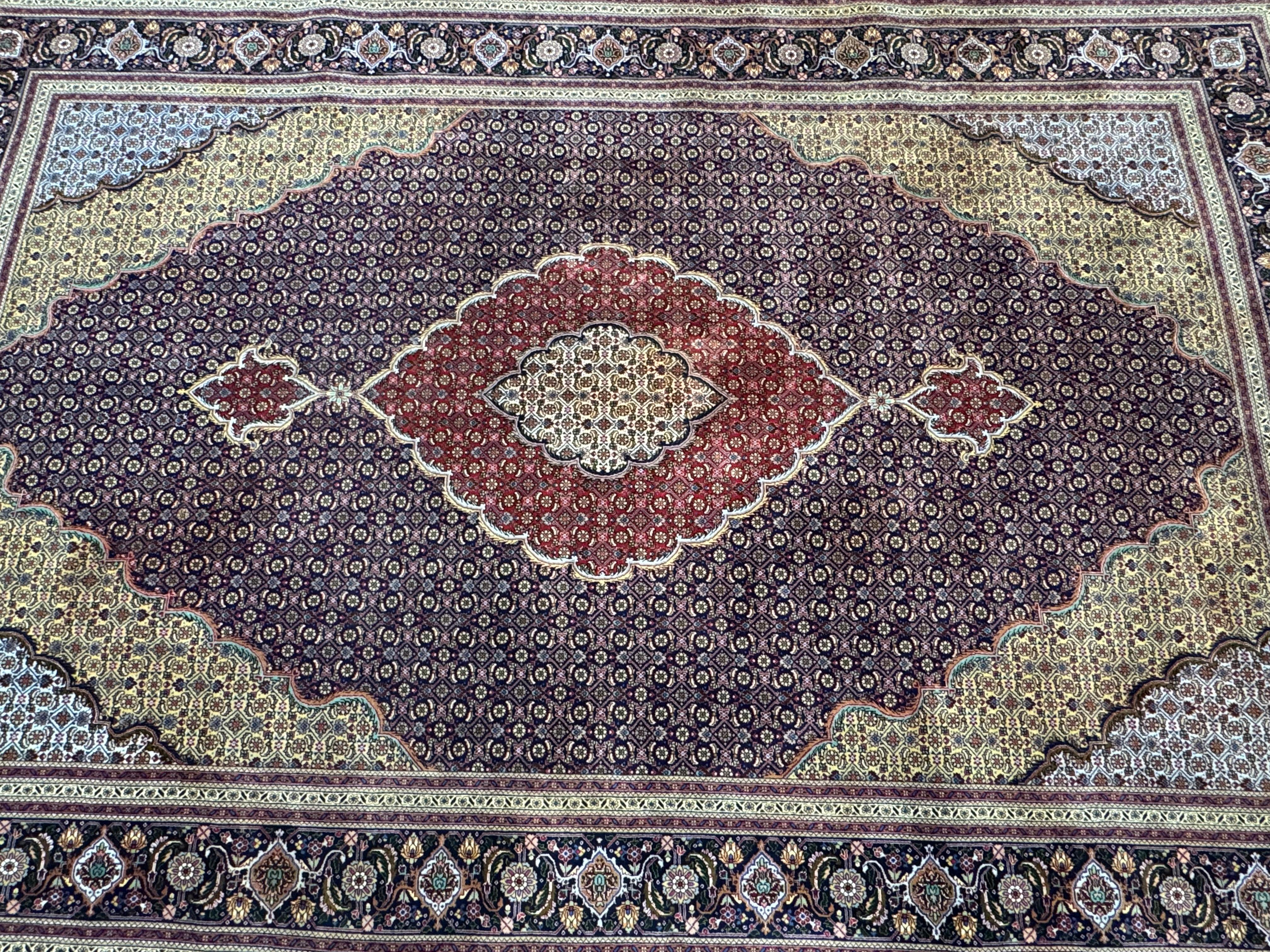 Perse Tapis persan semi-ancien Tabriz Mahi en vente