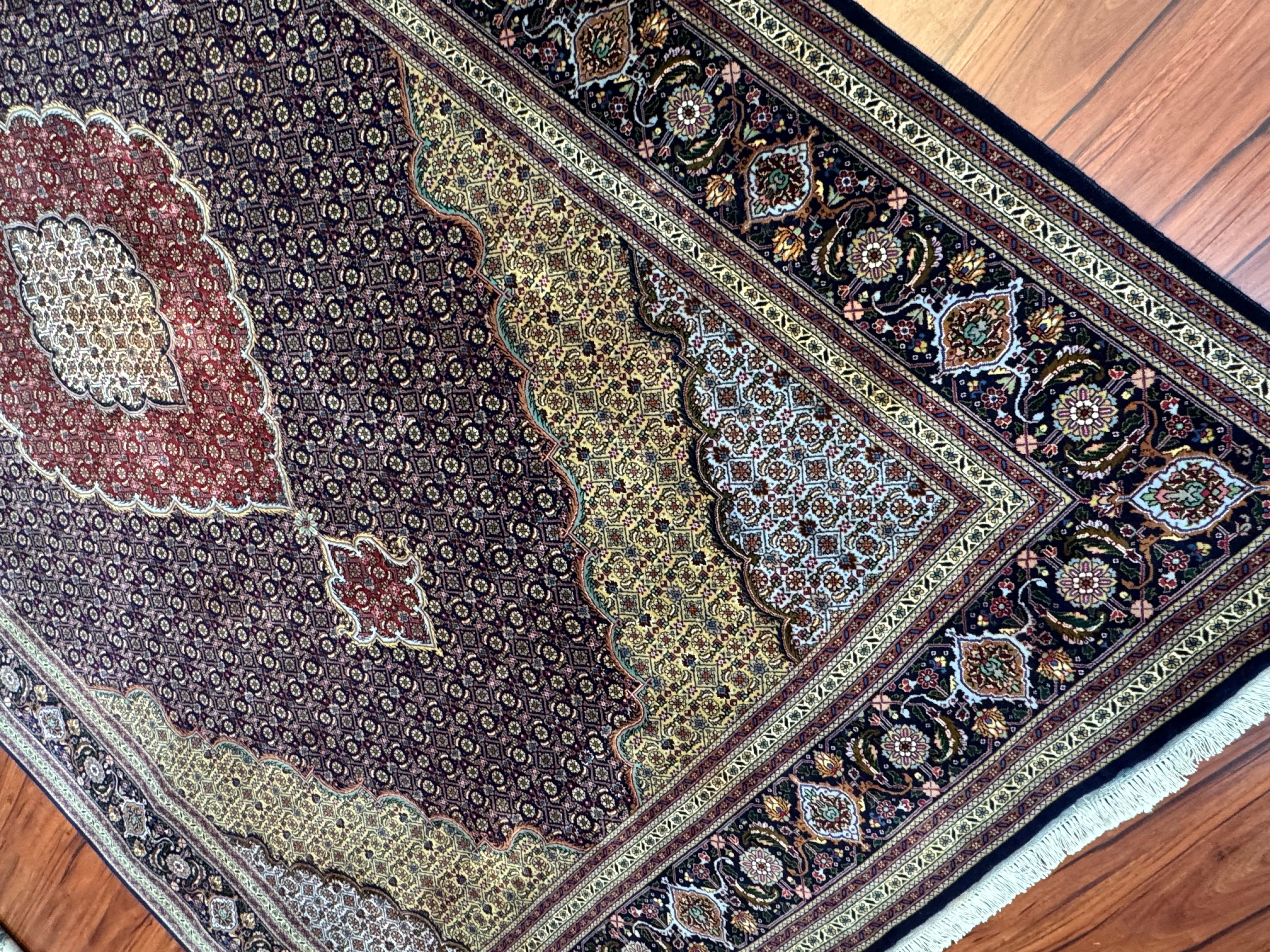 Tapis persan semi-ancien Tabriz Mahi en vente 1