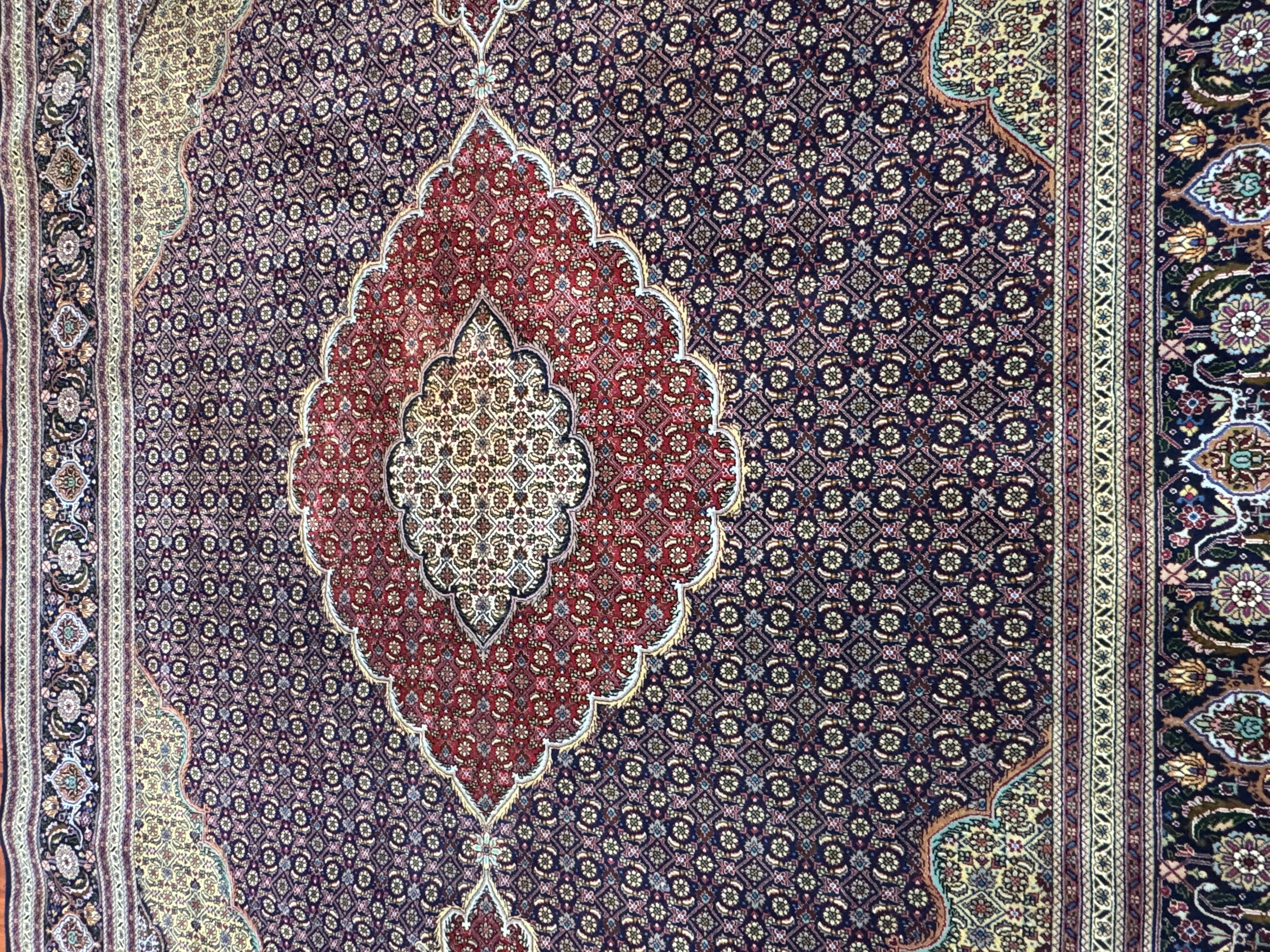 Tapis persan semi-ancien Tabriz Mahi en vente 2