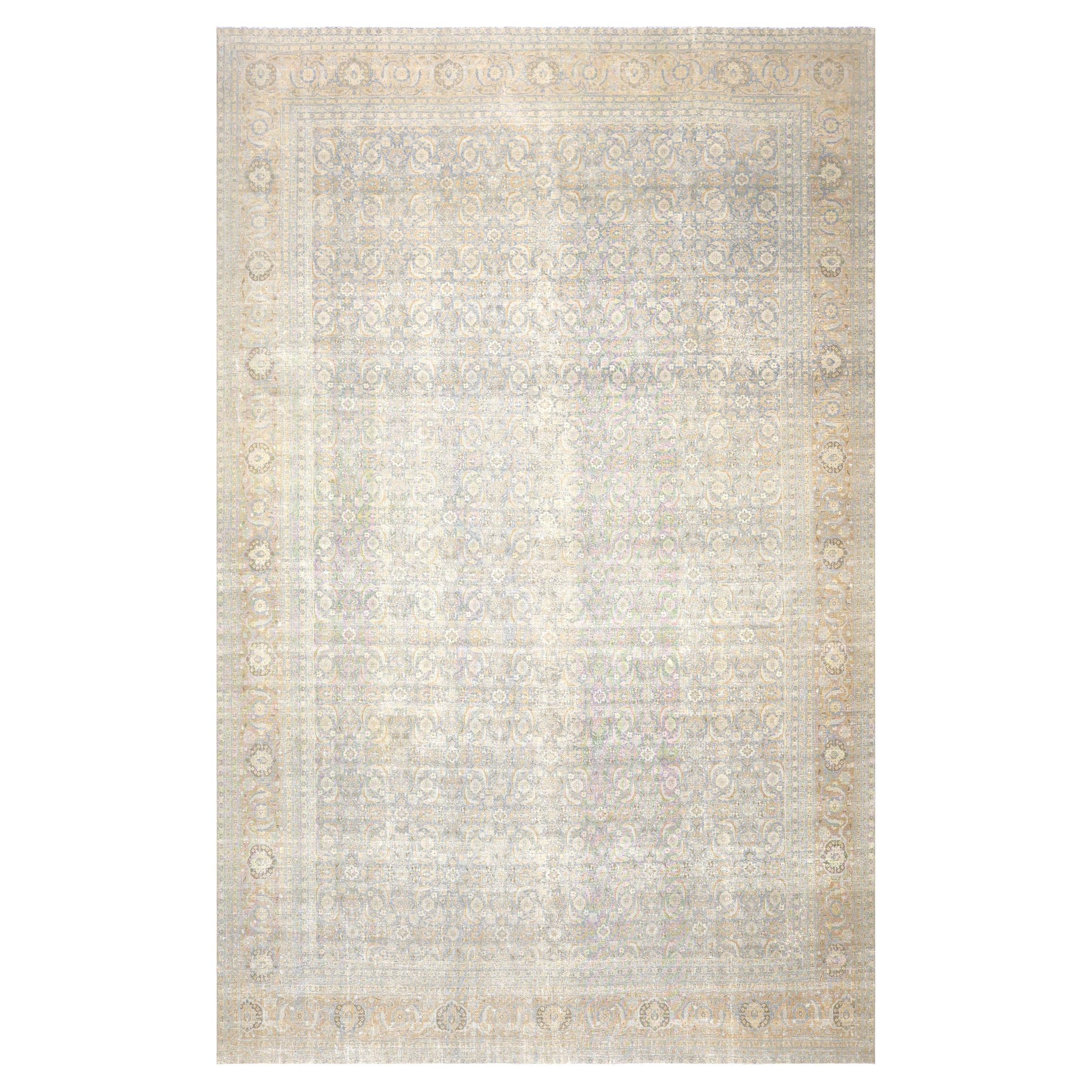 Semi Antique Persian Tabriz Rug - 10'7" x 16'7" in vendita