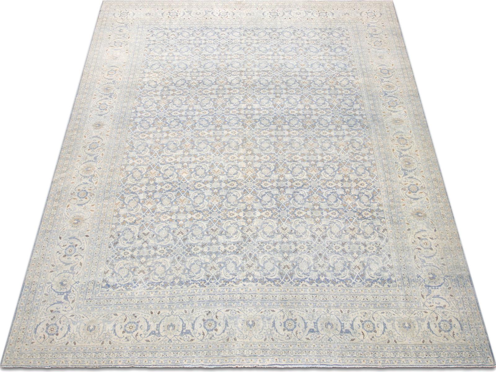 Metà XX secolo Semi Antique Persian Tabriz Rug - 9'10