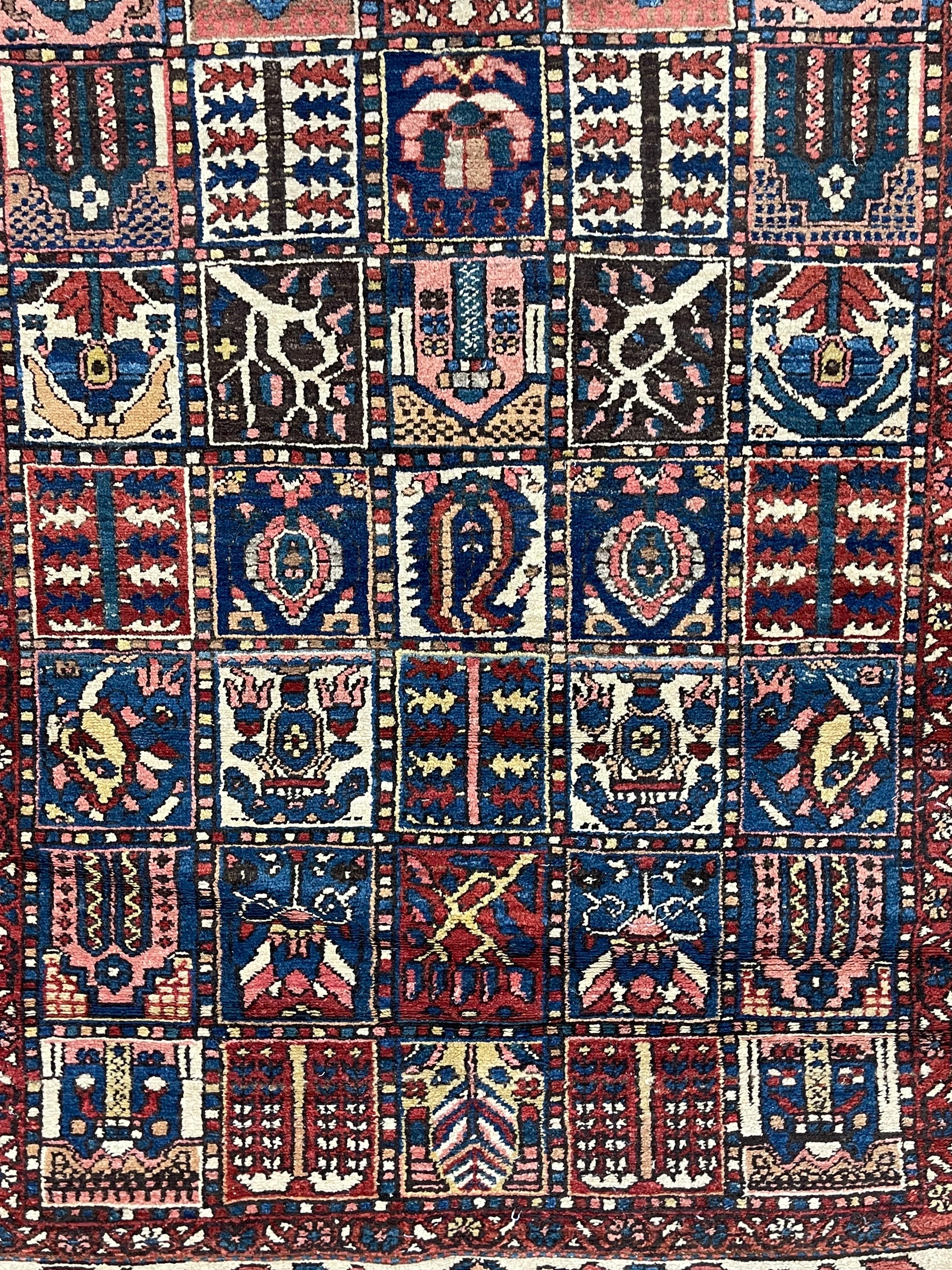 Semi-Antique Persian Tribal Bakhtiari Rug circa 1940 In Good Condition For Sale In Morton Grove, IL