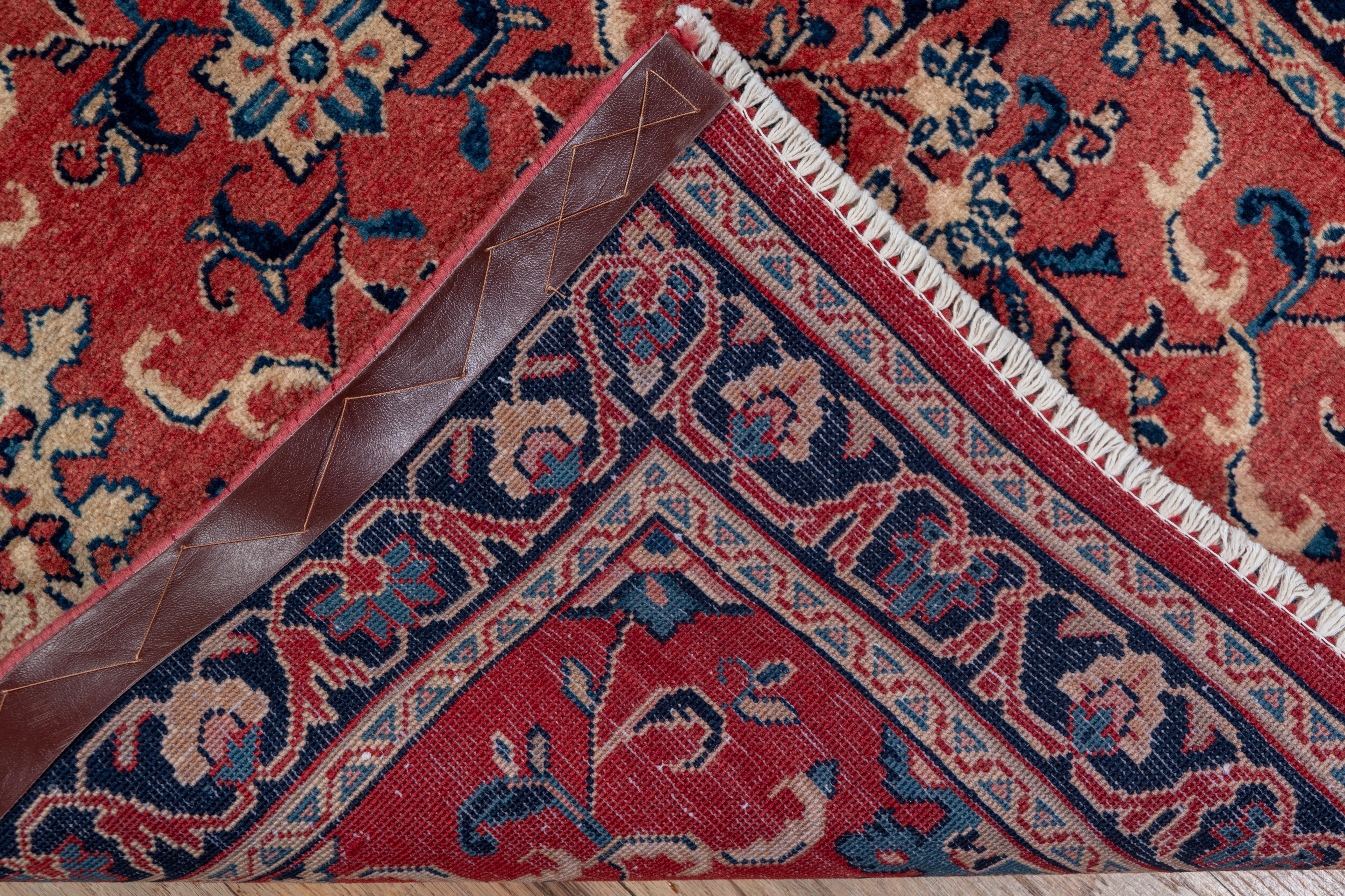 Tapis de couloir Sarouk rouge semi-ancien Excellent état - En vente à New York, NY