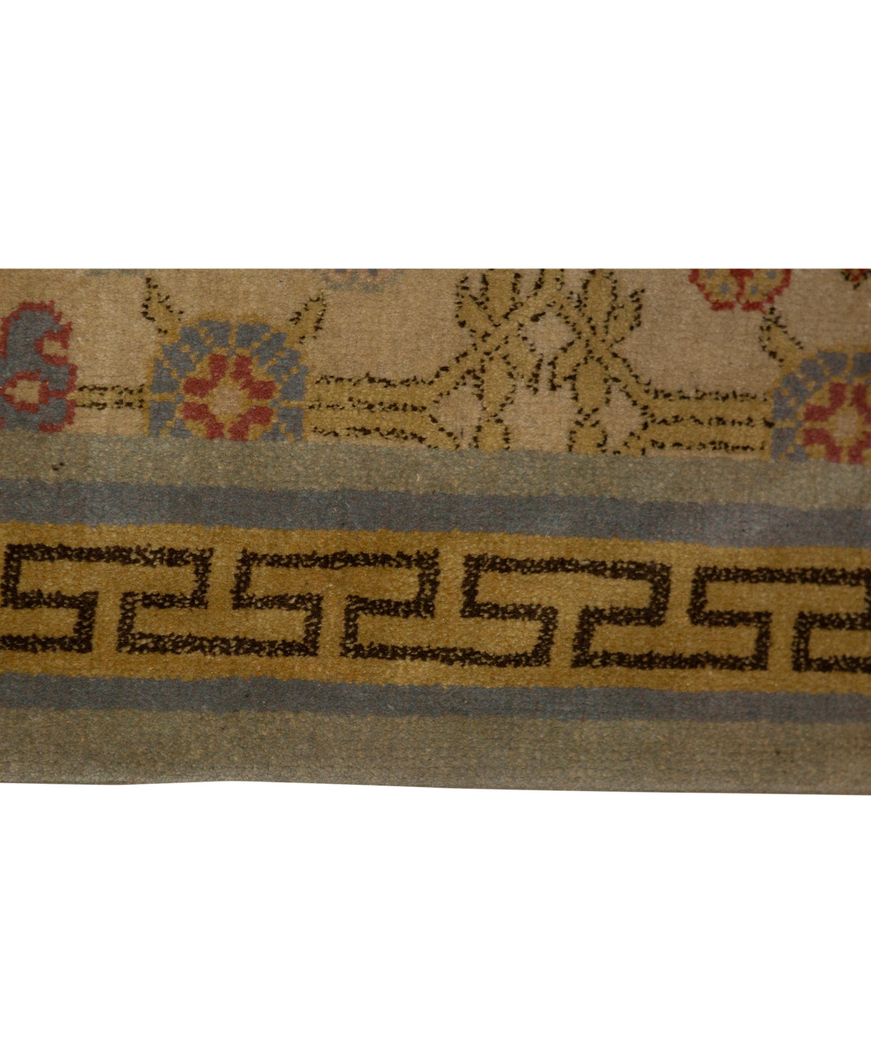Other Traditional Handwoven Luxury Wool Semi Antique Ivory Rug For Sale
