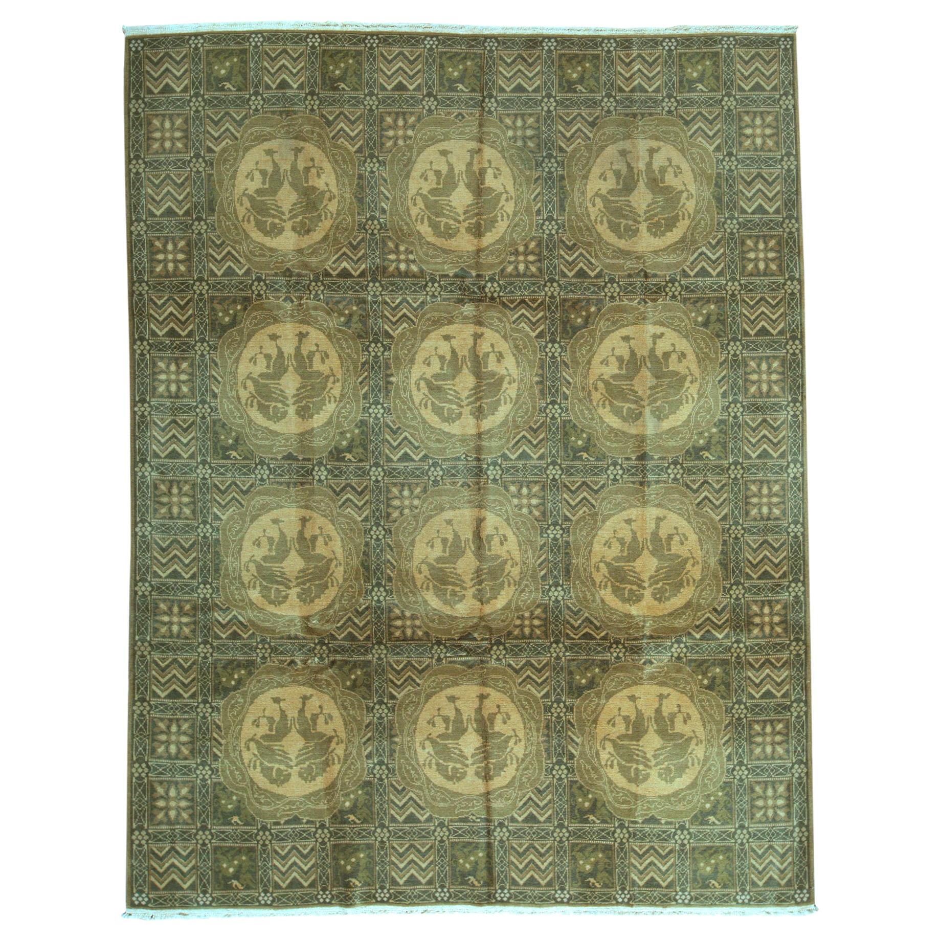 Traditional Handwoven Luxury Wool Semi Antique Ivory / Green Rug.