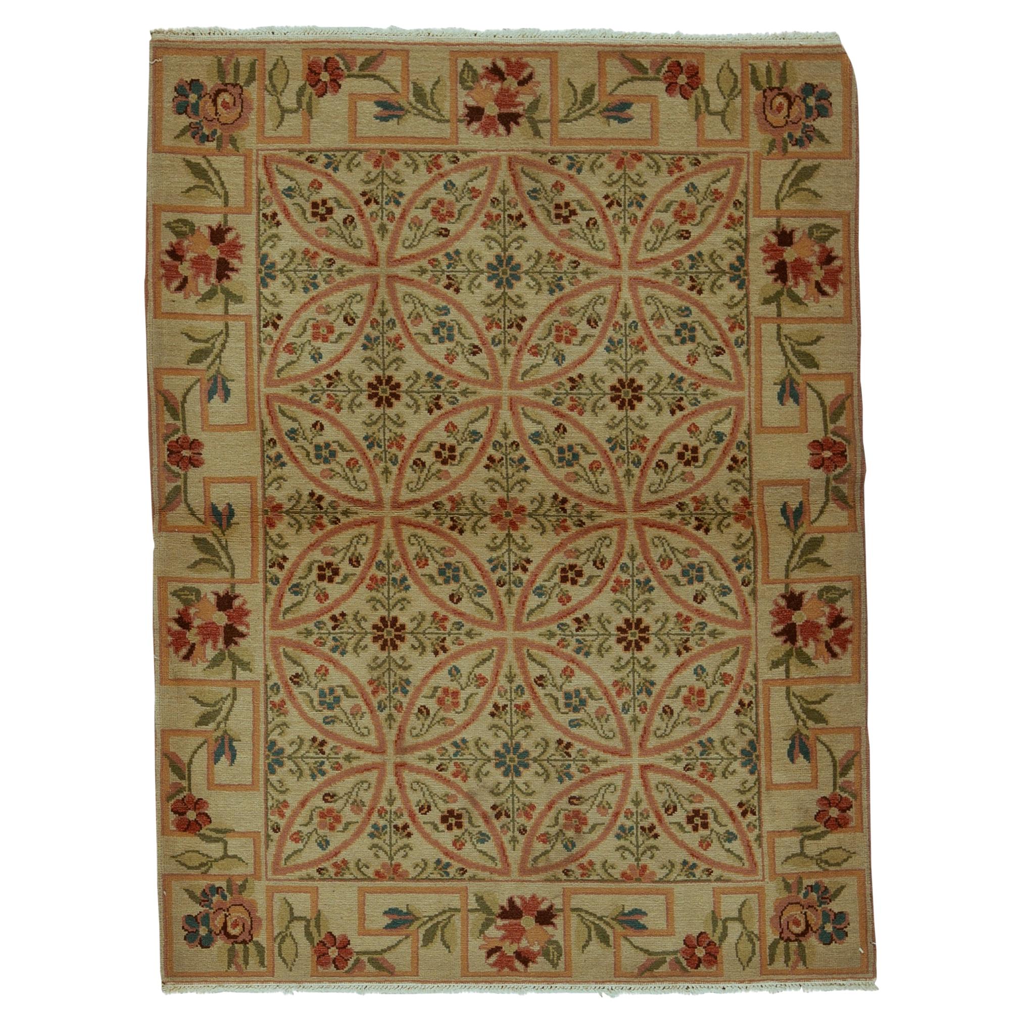  Traditional Handwoven Luxury Wool Semi Antique Ivory Rug.