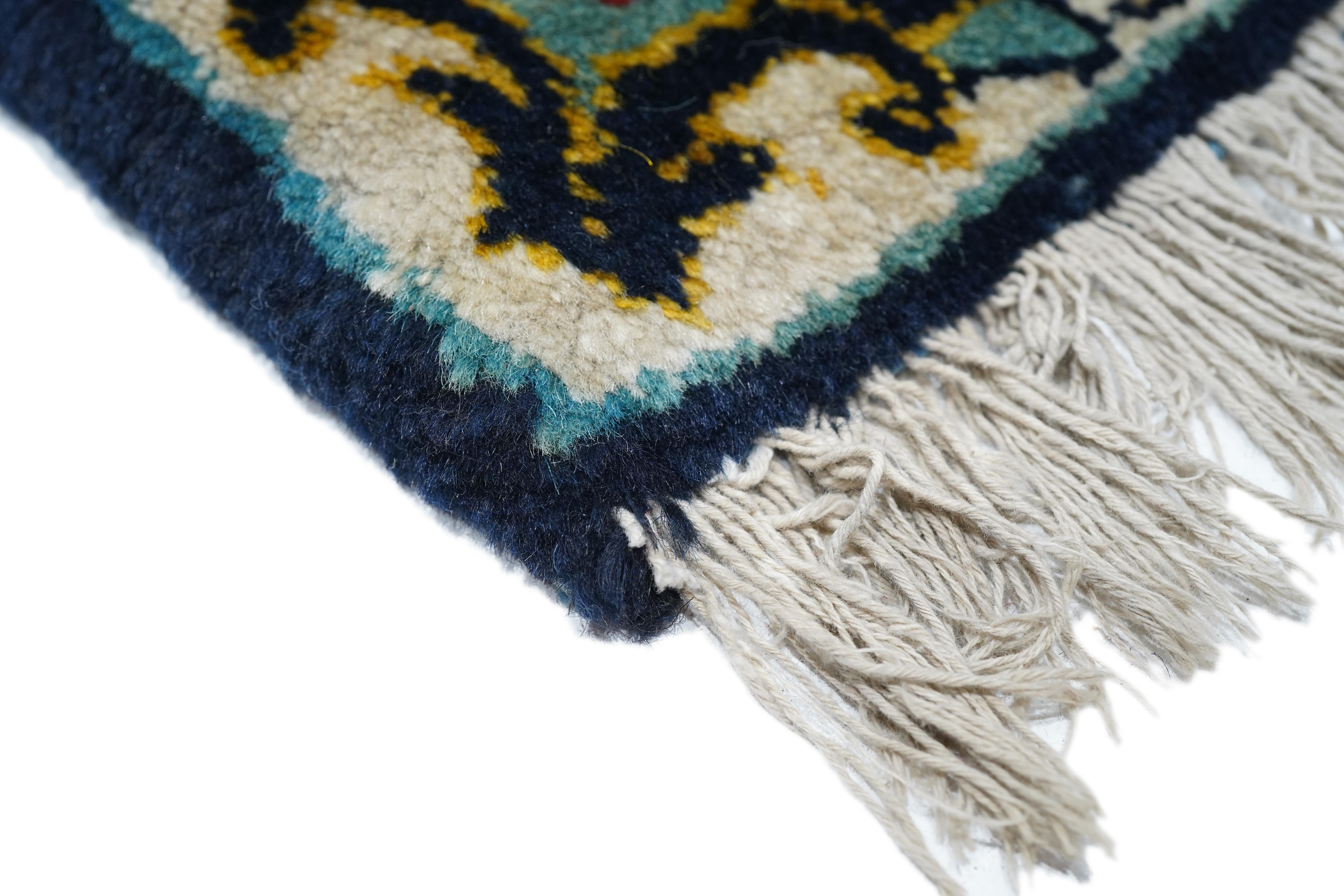 Semi Antique Sarouk Rug 4'4'' x 6'10'' In Excellent Condition For Sale In New York, NY