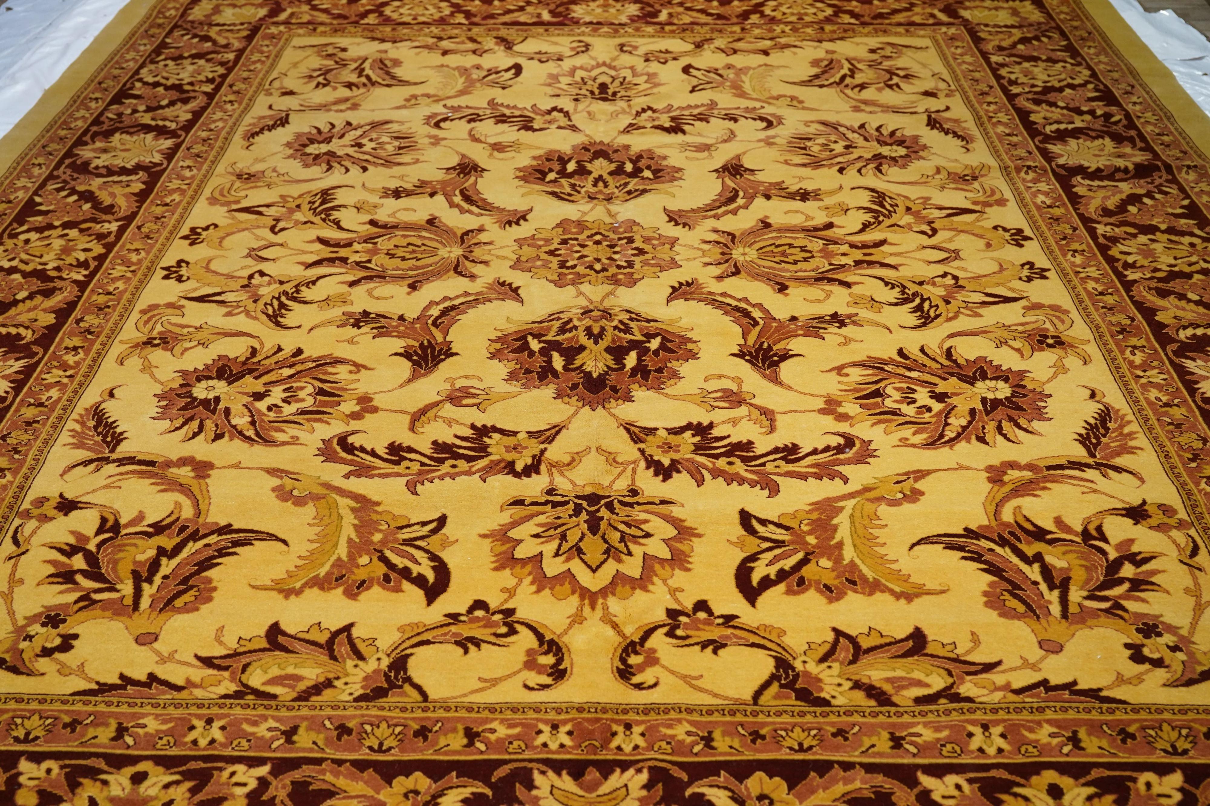 Tabriz Rug 9'11'' x 13'7'' For Sale 1