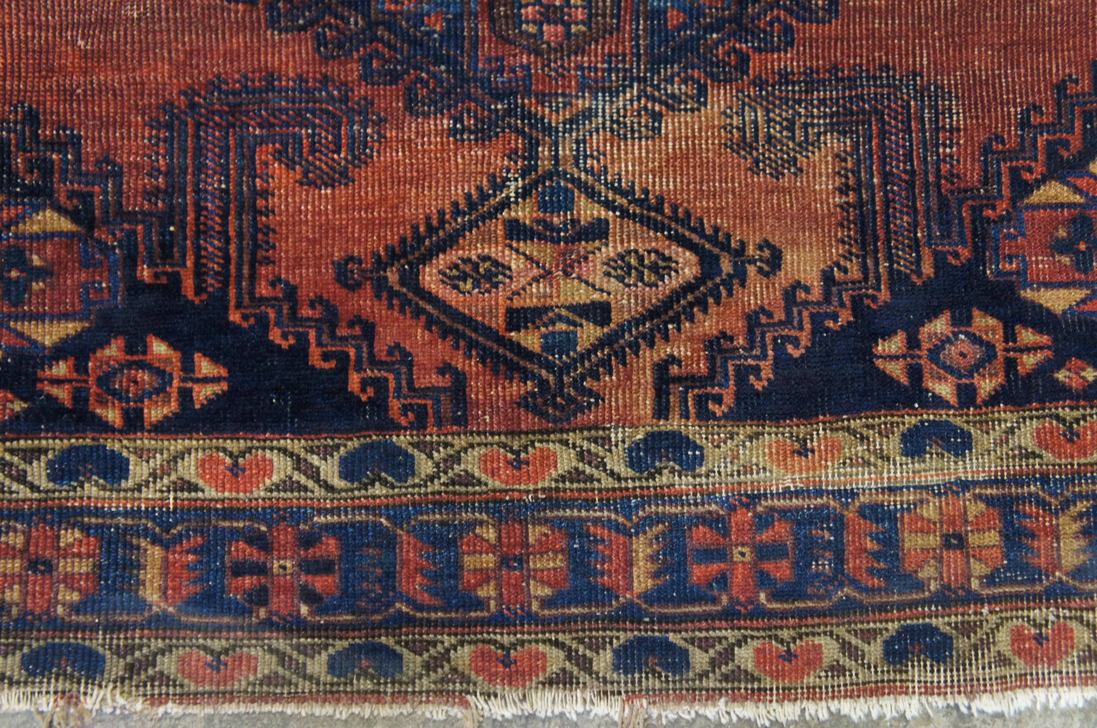 Semi antiker türkischer, geometrischer, handgeknüpfter Teppich aus Wolle, rot-blau, 5 x 6' im Angebot 5