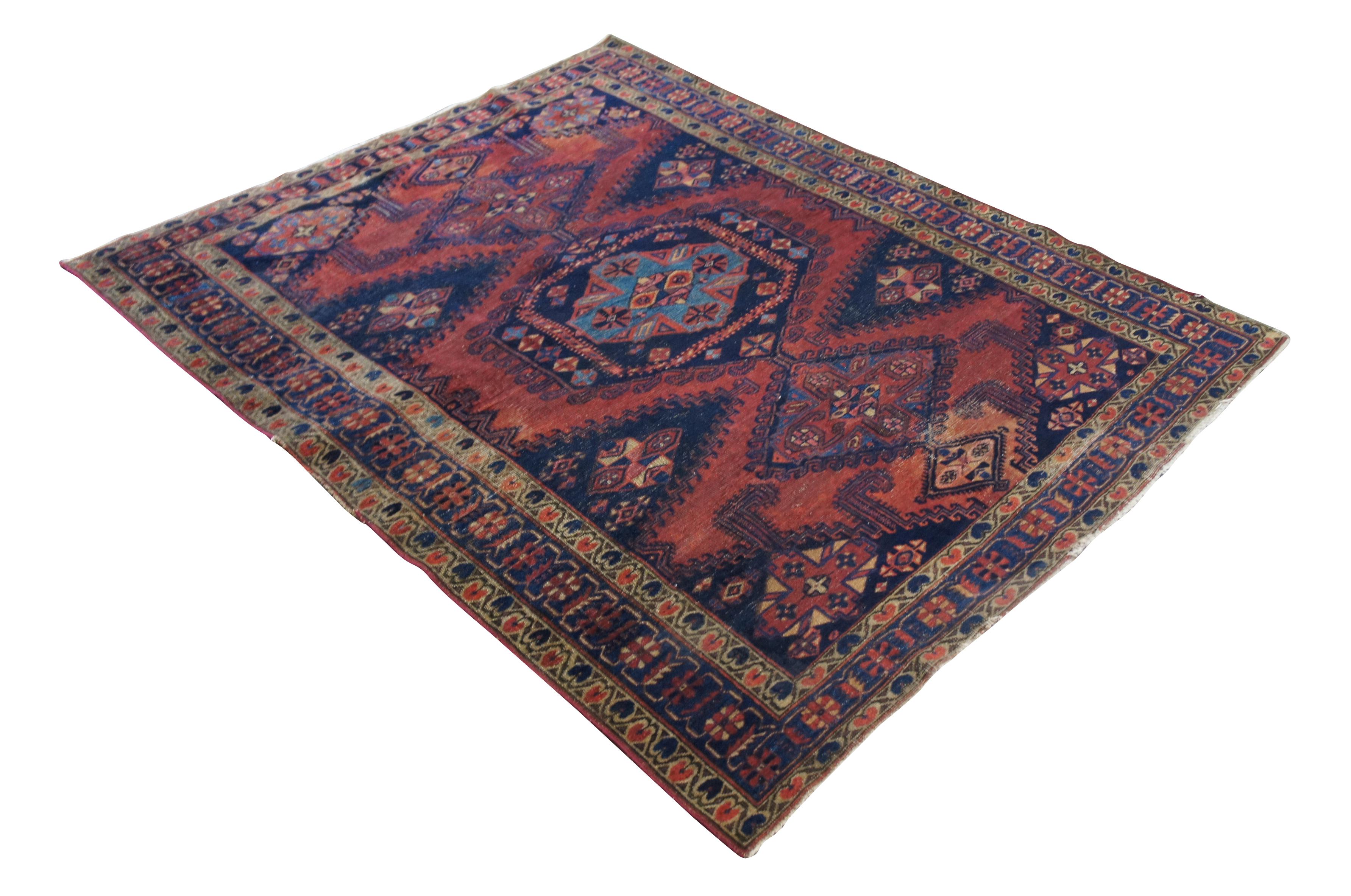 Semi antiker türkischer, geometrischer, handgeknüpfter Teppich aus Wolle, rot-blau, 5 x 6' (Kelim) im Angebot