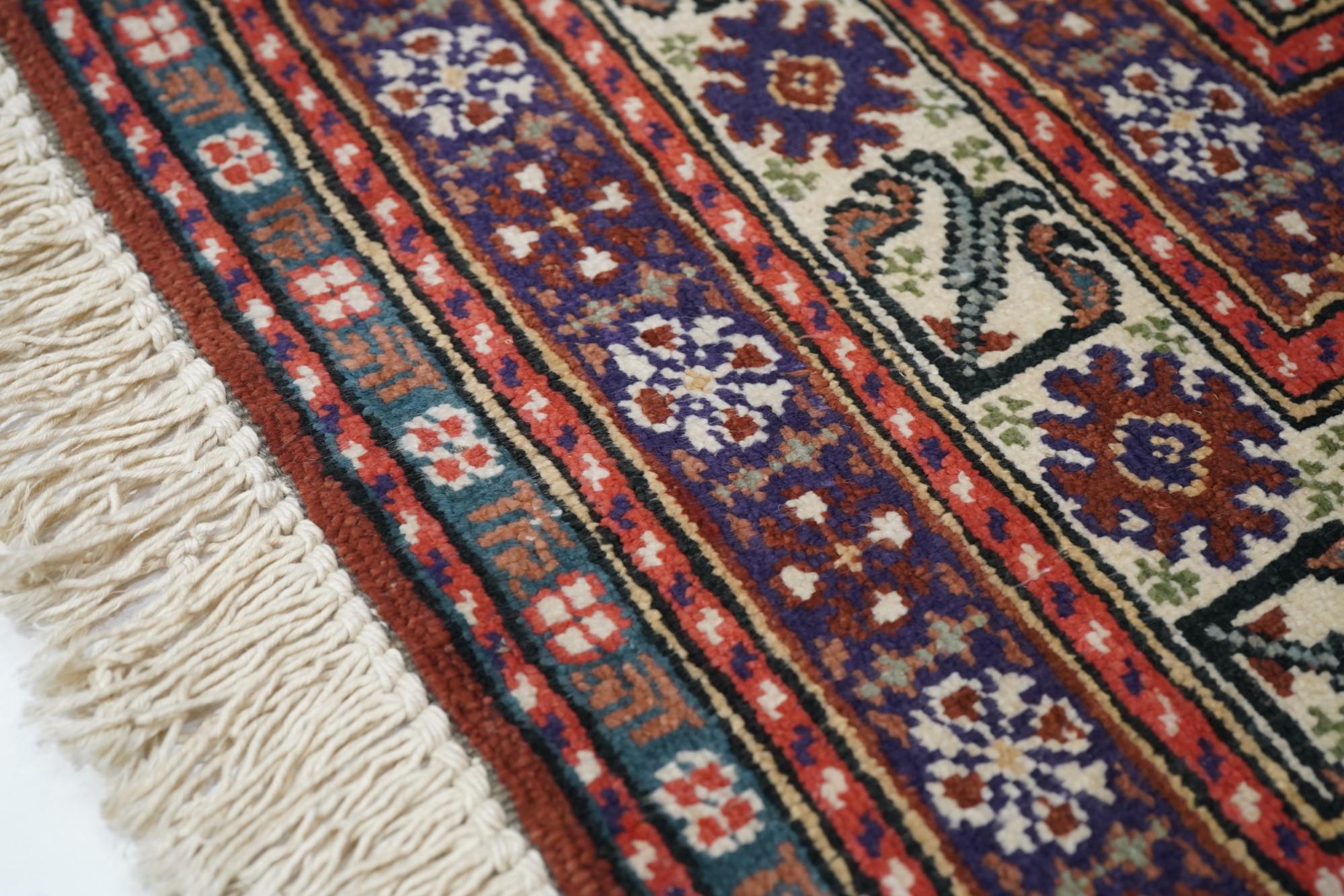 Tapis turc vintage 3'10'' x 5'9'' Excellent état - En vente à New York, NY