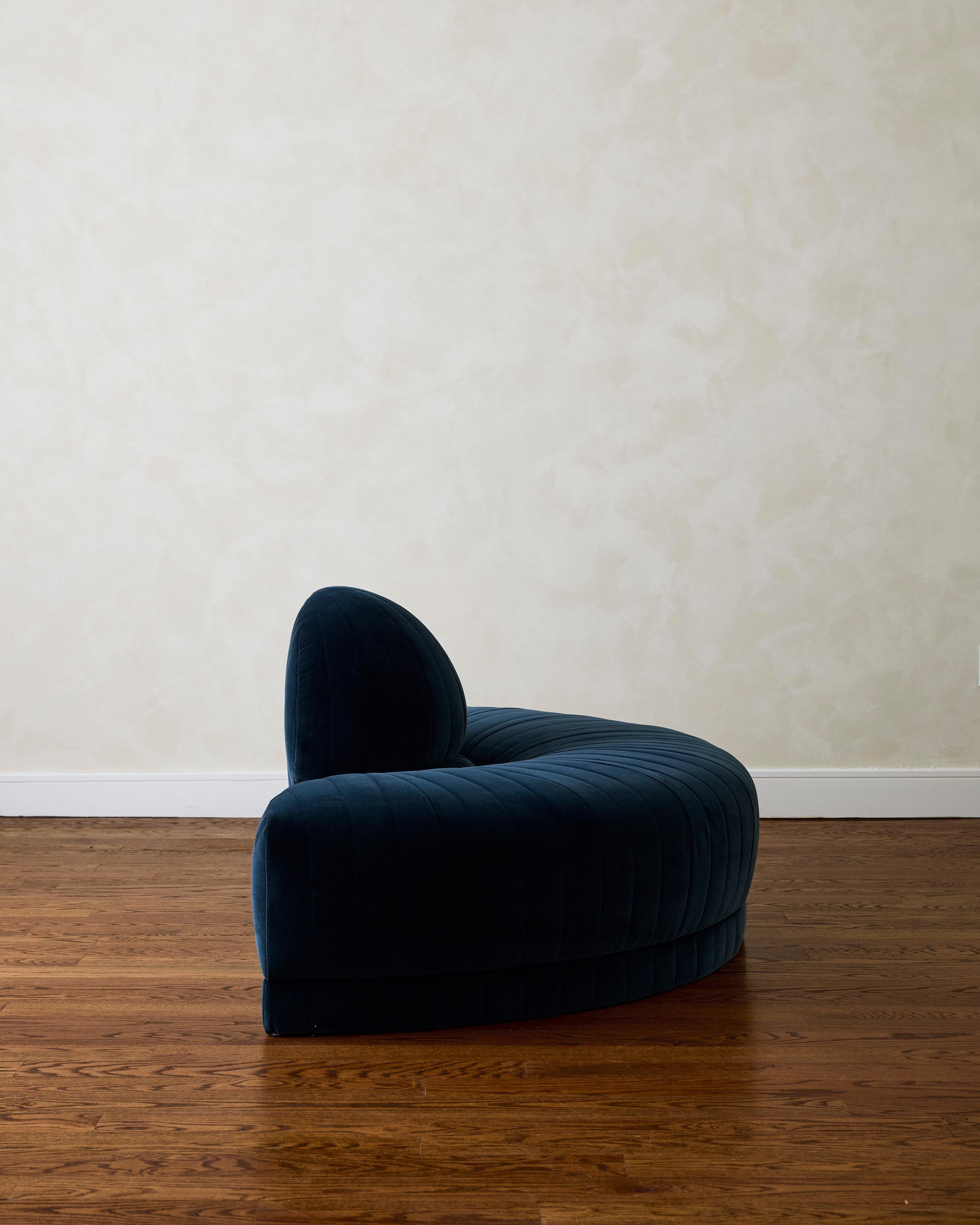 Halbkreisförmiger Sessel/Bank von Roche Bobois, neu gepolstert mit Mohair. Ursprünglich Teil einer achtteiligen Sitzgruppe.

