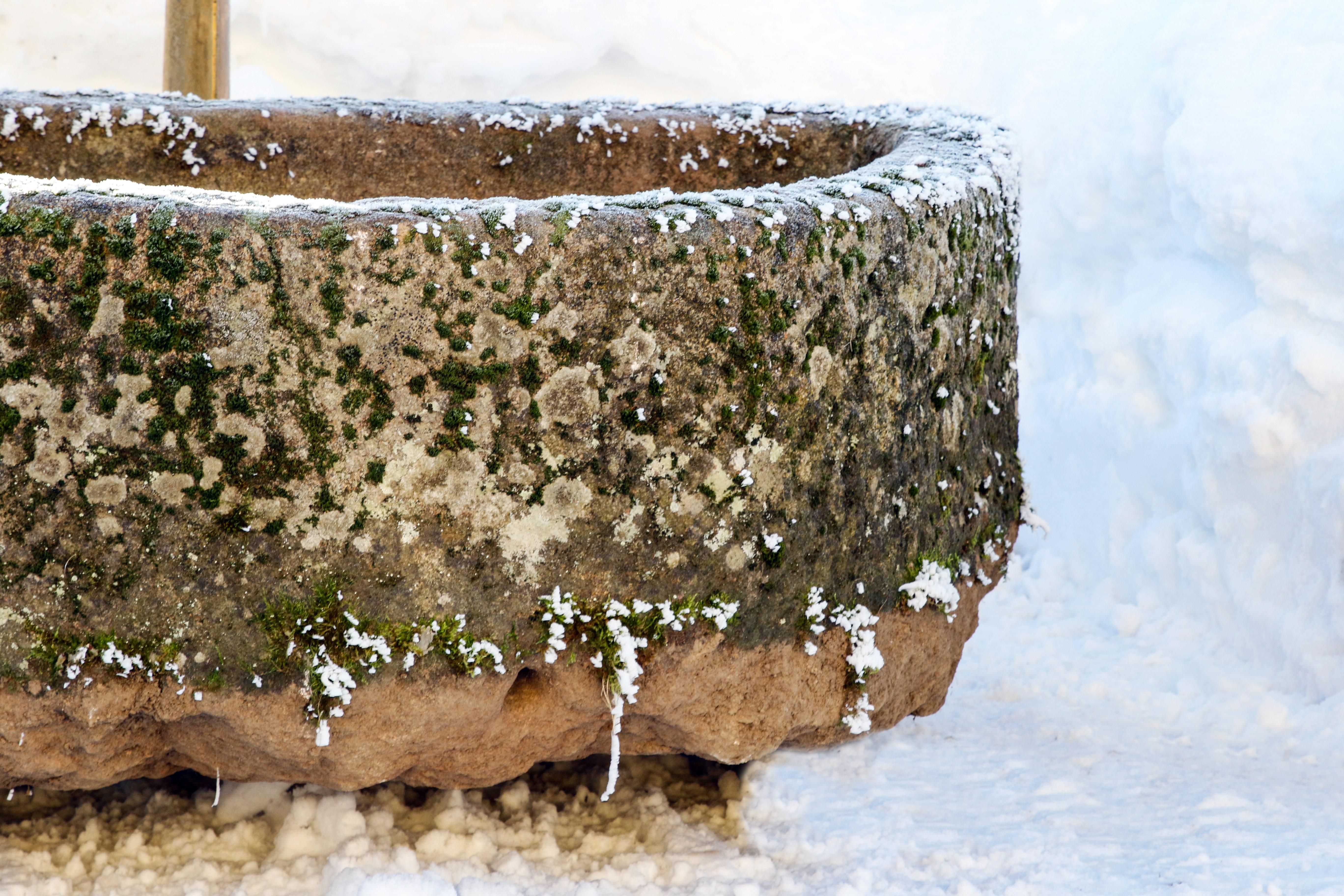 This is a beautiful semicircle fountain with a very nice patina. The fountain used to be in a cellar as a storage trough. High quality granite.
 