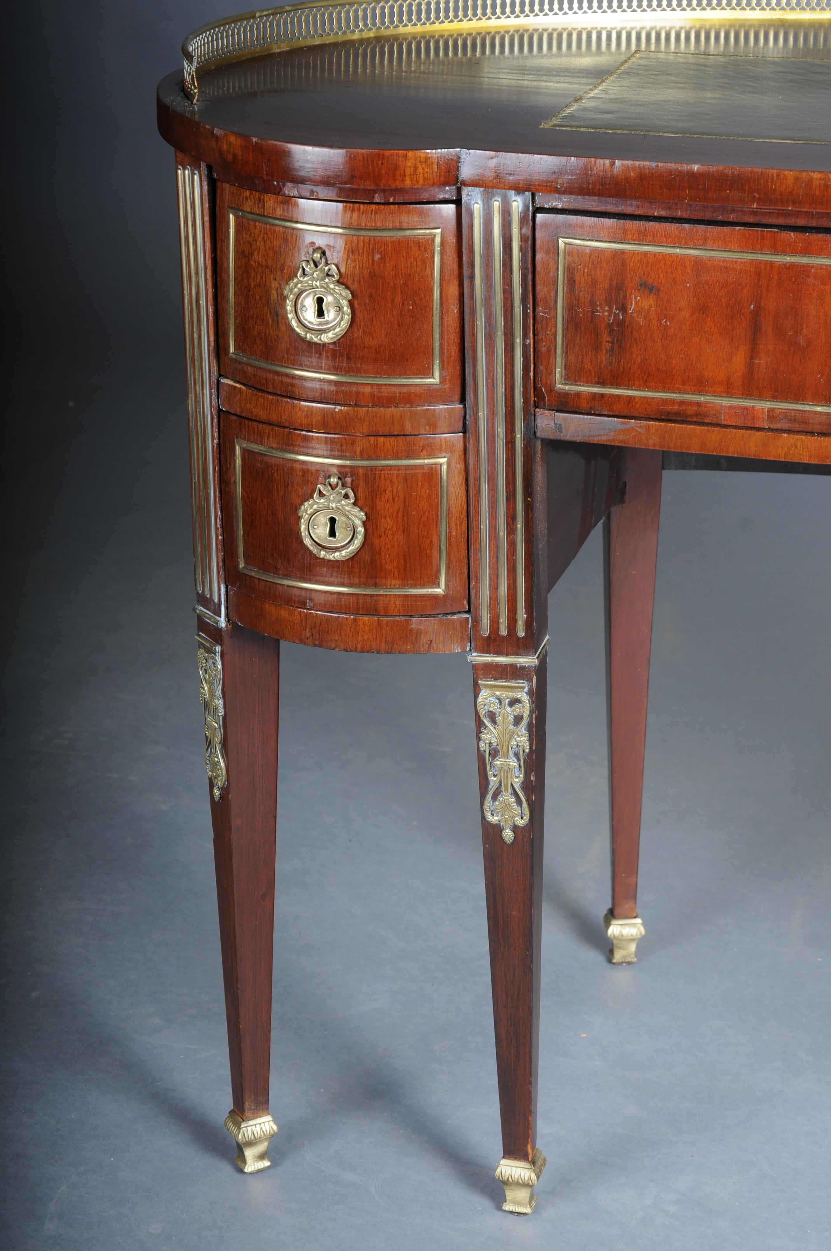 Semi-circular delicate antique mahogany ladies' desk Louis XVI, Paris 1880 In Good Condition For Sale In Berlin, DE