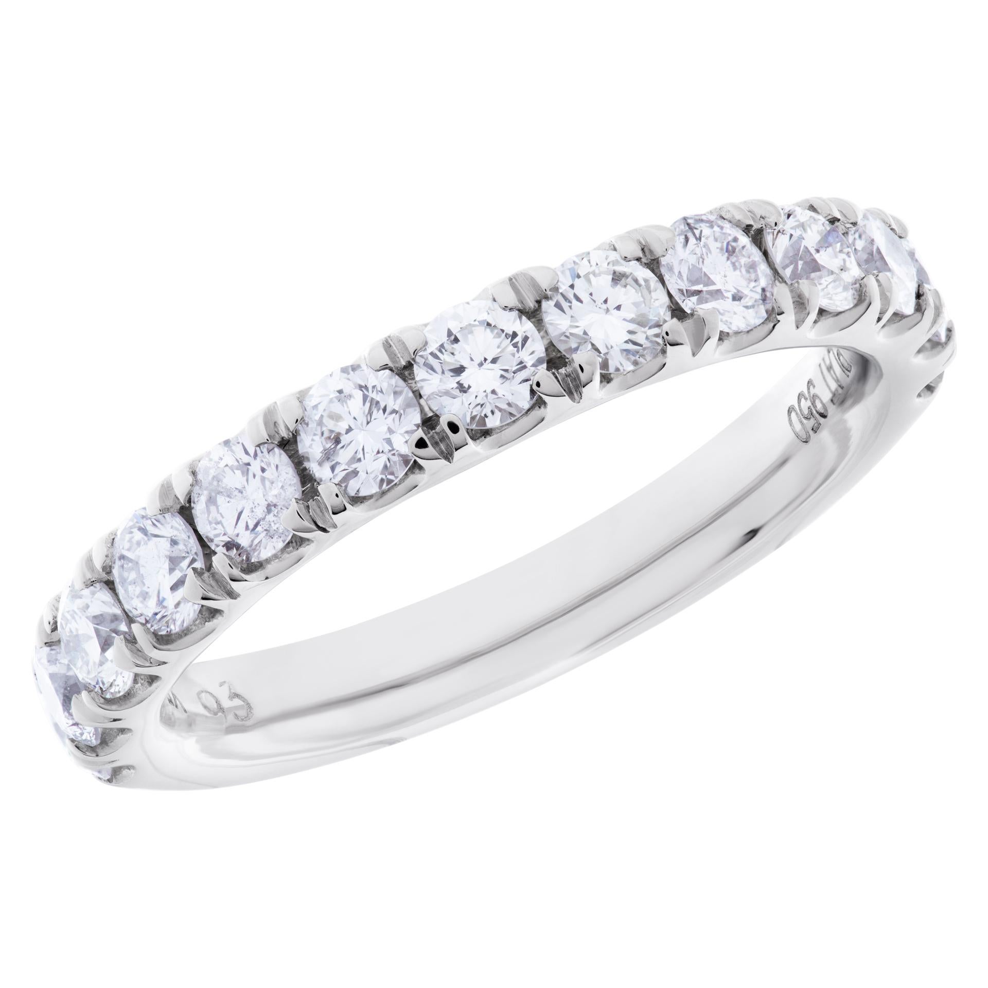Semi Eternity Diamant-Platinring mit ca. 0,96 Karat in G-H Farbe in G-H im Zustand „Hervorragend“ im Angebot in Surfside, FL