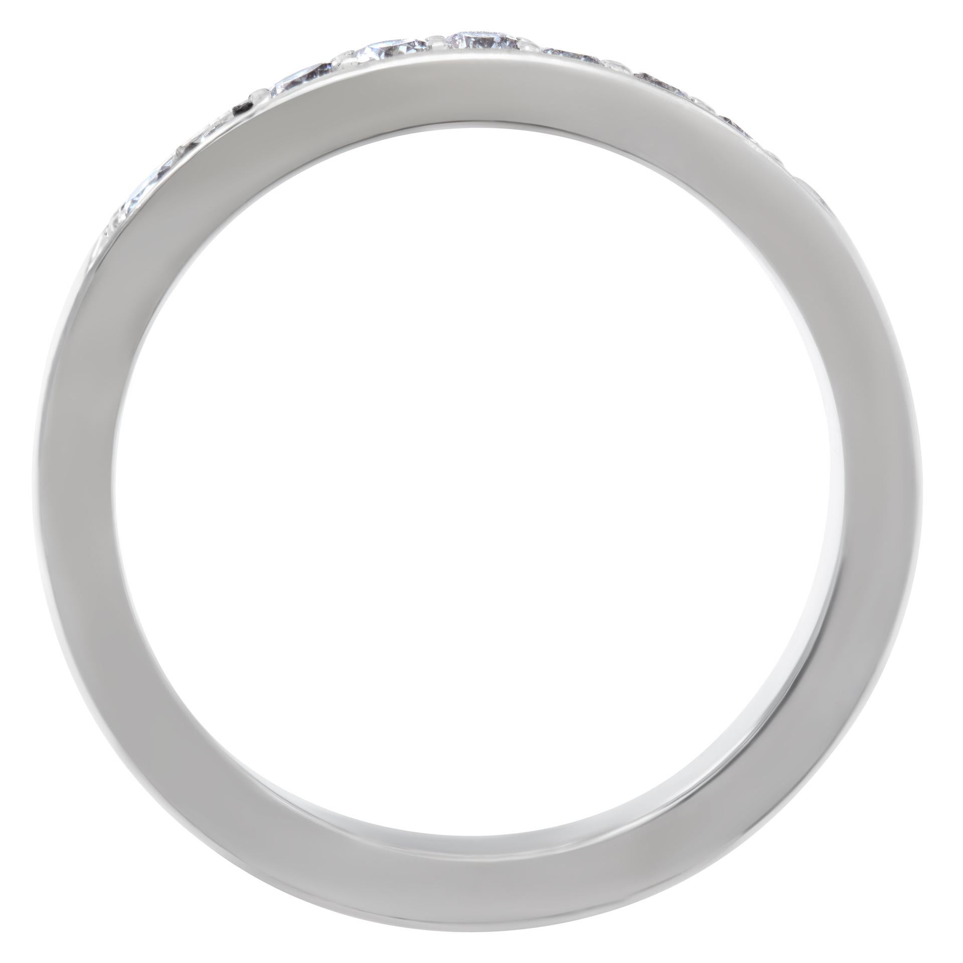 Women's or Men's Semi-eternity diamond ring in white gold w/ approx 0.50 cts in diamonds For Sale