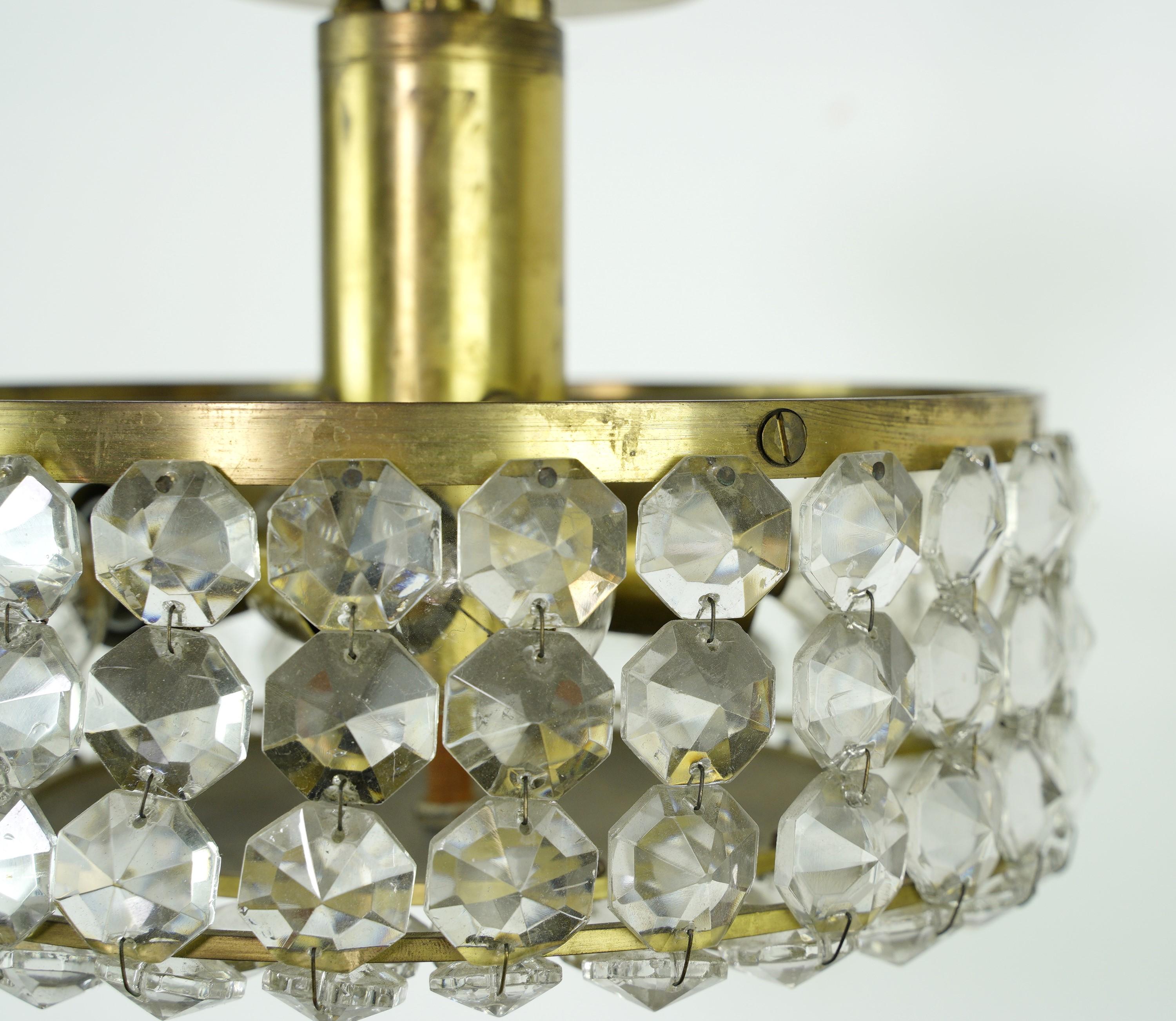 Einbaubeleuchtung Messing-Anhänger mit Acryl-Diamanten 10.5 Zoll. (amerikanisch)