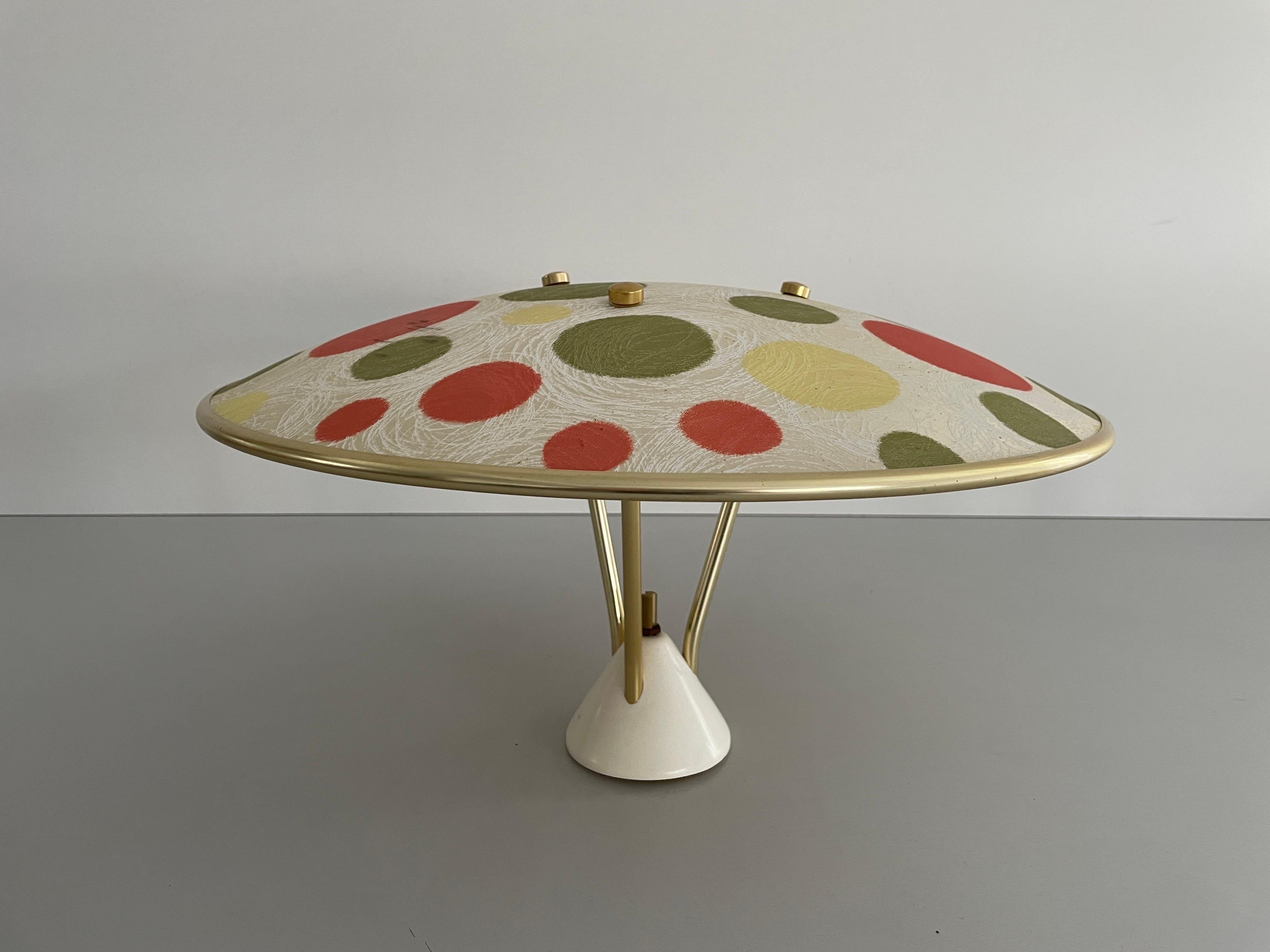Lampada da soffitto a semi-incasso di Erco, anni '50, Germania

Il paralume è in ottime condizioni vintage.

Questa lampada funziona con 3x lampadine E27. 
Cablato e adatto all'uso con 220V e 110V per tutti i paesi.

Misure:
Diametro: 45 cm
Altezza: