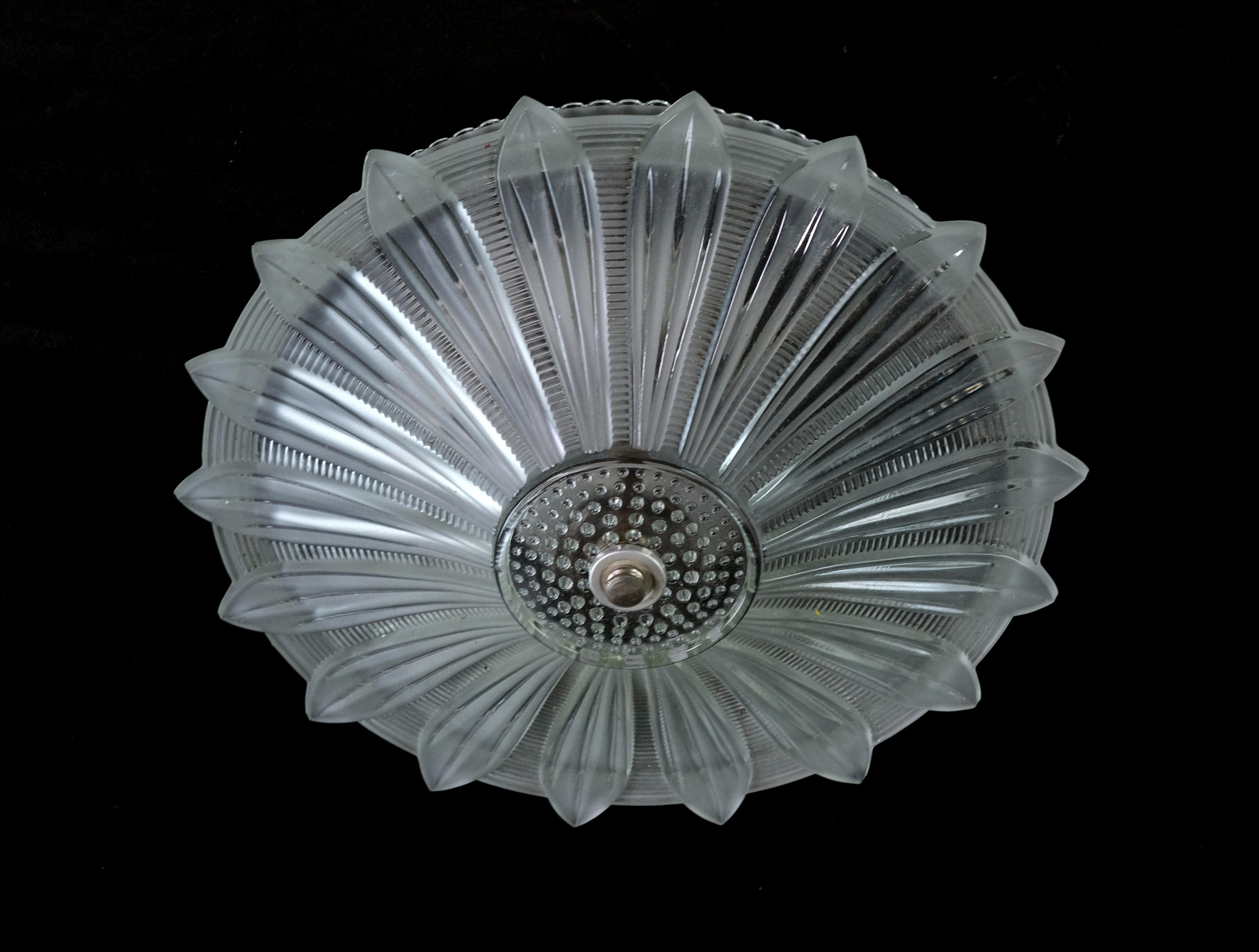 Semi Flush Mount Light Textured Ribbed Daisy Dish, 1940s In Good Condition In New York, NY