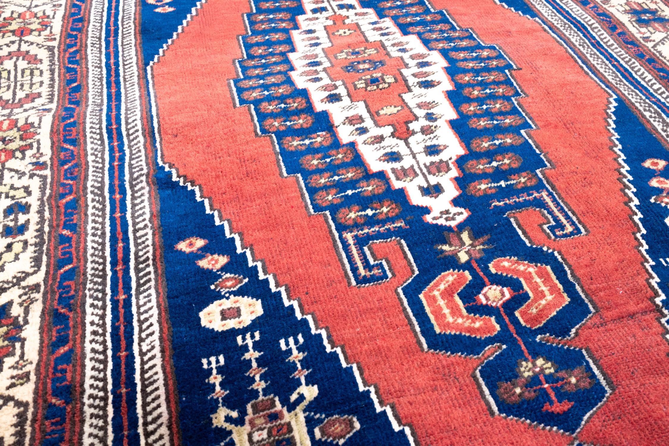 Alfombra de pueblo semi-antigua Lana anudada a mano Konya Anatolia Central Alfombra turca Oushak en venta