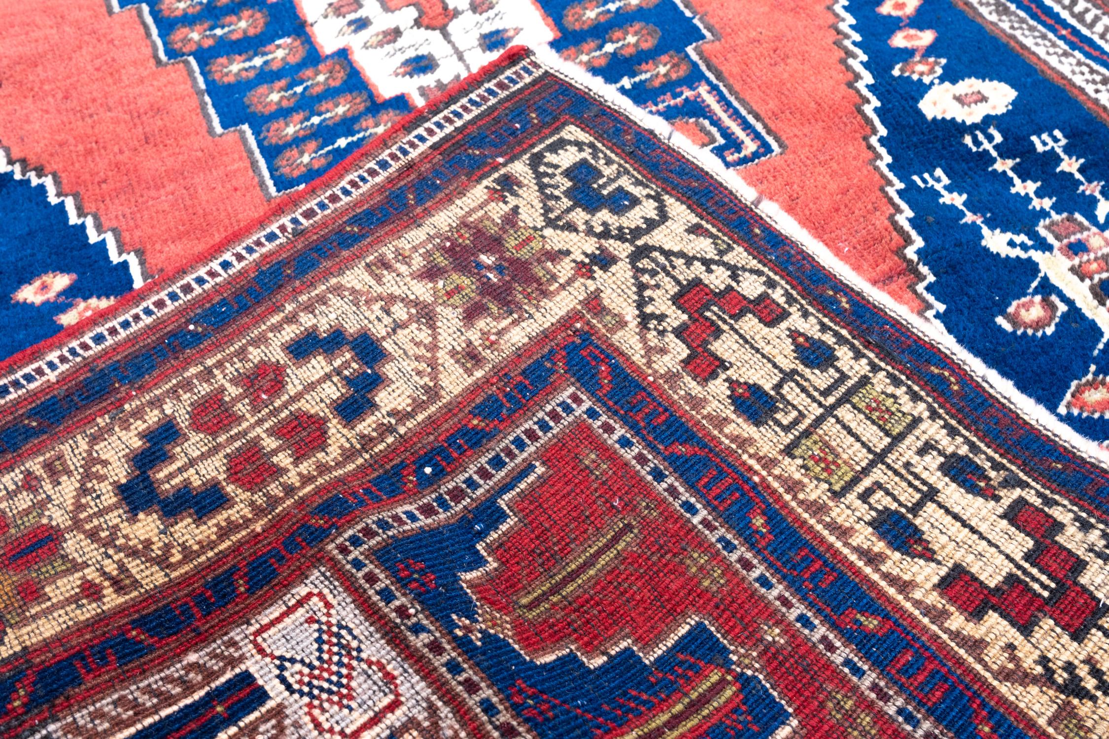 Alfombra de pueblo semi-antigua Lana anudada a mano Konya Anatolia Central Alfombra turca Turco en venta