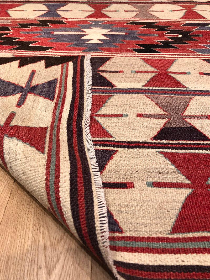 Semi Old Vintage Alfombra Tejida a Mano de Lana Mut Kilim Anatolia Central Alfombra Turca Turco en venta
