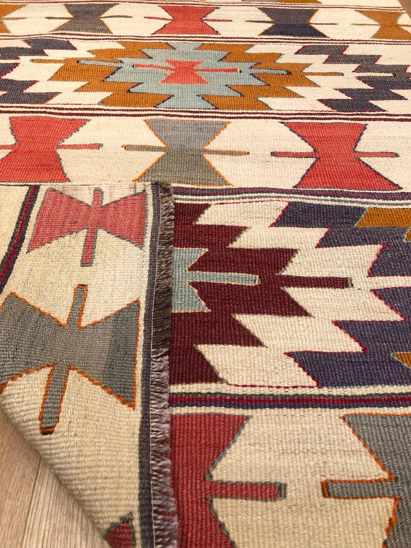 Semi Old Vintage Alfombra Tejida a Mano de Lana Mut Kilim Anatolia Central Alfombra Turca Turco en venta