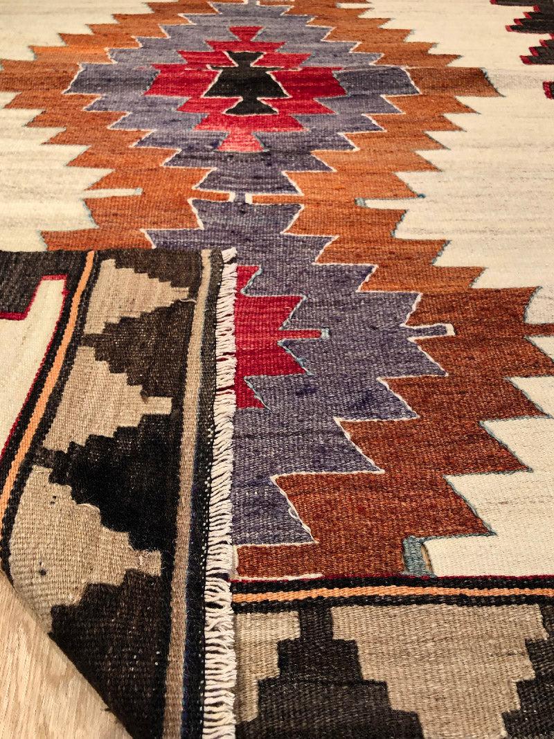 Turco Tappeto turco semi antico Vintage tessuto a mano in lana Rug & Kilim dell'Anatolia centrale in vendita
