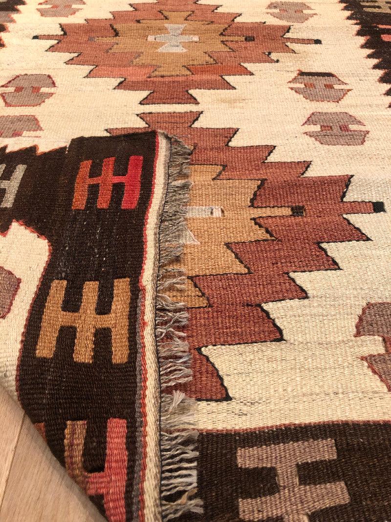Semi Old Vintage Alfombra Tejida a Mano de Lana Mut Kilim Anatolia Central Alfombra Turca Turco en venta