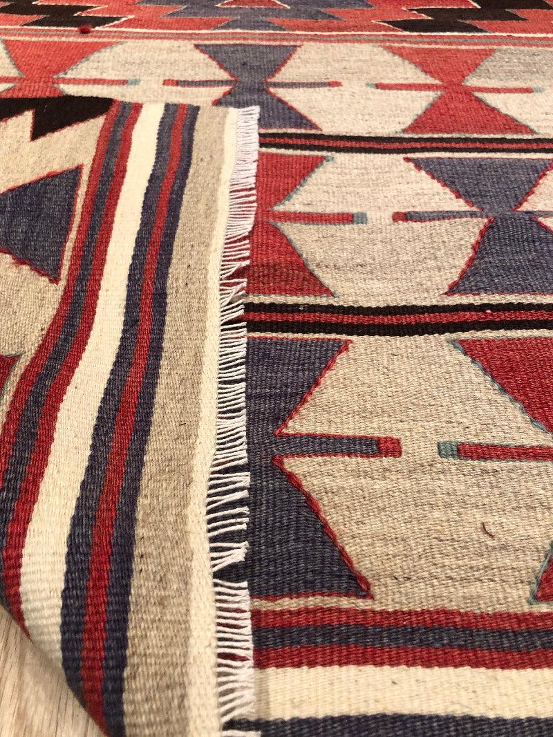 Semi Old Vintage Alfombra Tejida a Mano de Lana Mut Kilim Anatolia Central Alfombra Turca Turco en venta