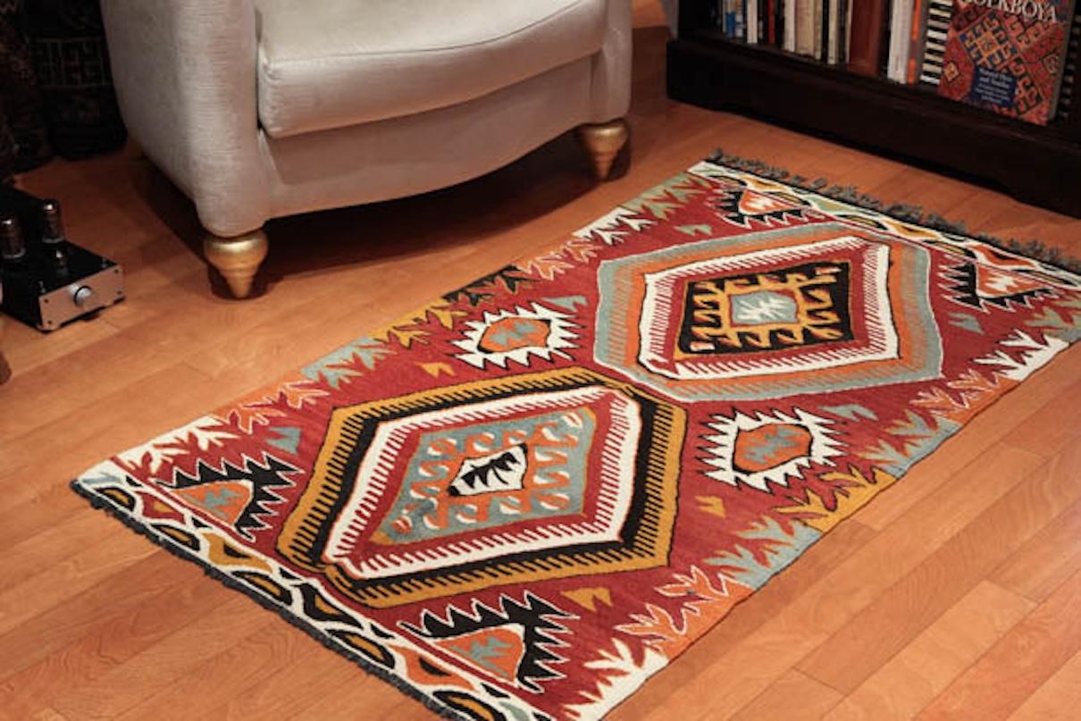 Semi Old Vintage Alfombra Tejida a Mano de Lana Mut Kilim Anatolia Central Alfombra Turca Turco en venta