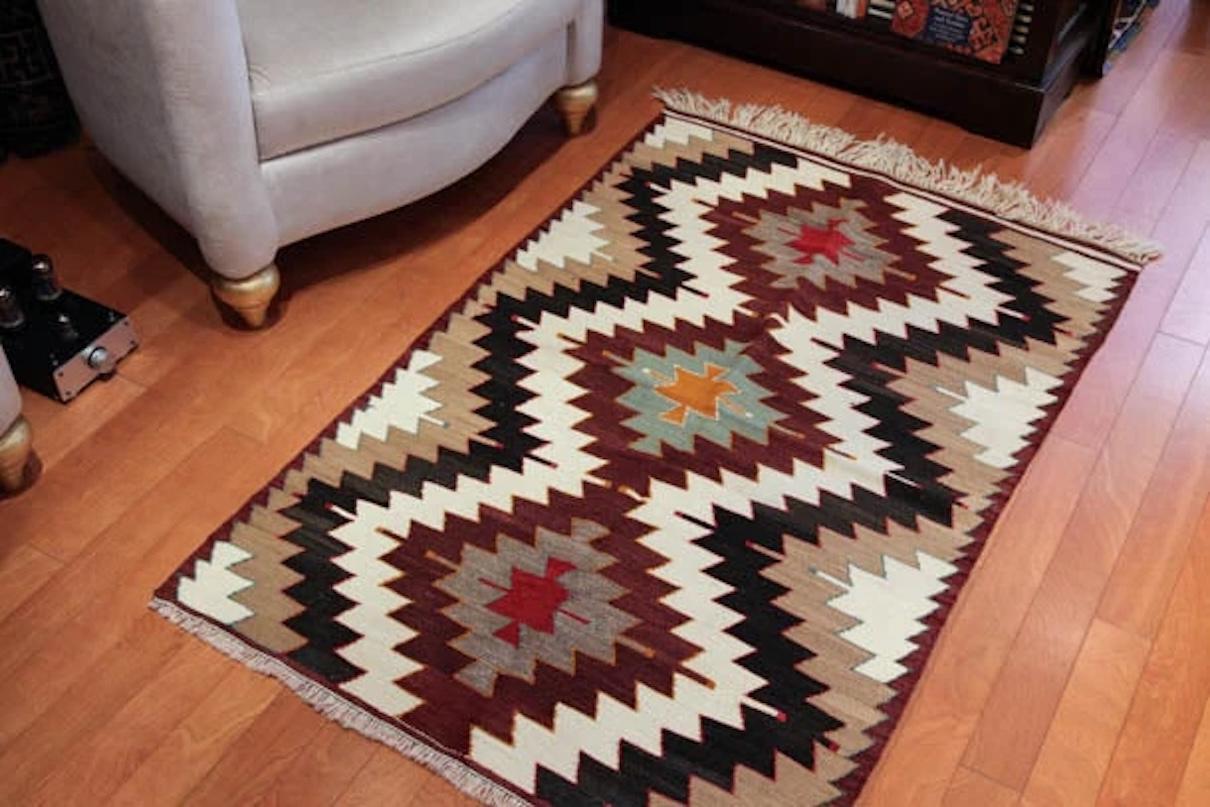 Semi Old Vintage Alfombra Tejida a Mano de Lana Mut Kilim Anatolia Central Alfombra Turca Turco en venta