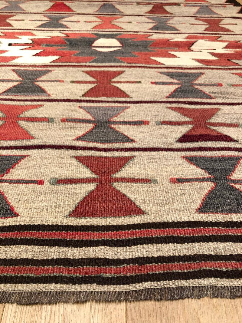 Semi Old Vintage Handwoven Wool Mut Kilim Central Anatolian Rug Turkish Carpet In Good Condition For Sale In Tokyo, JP
