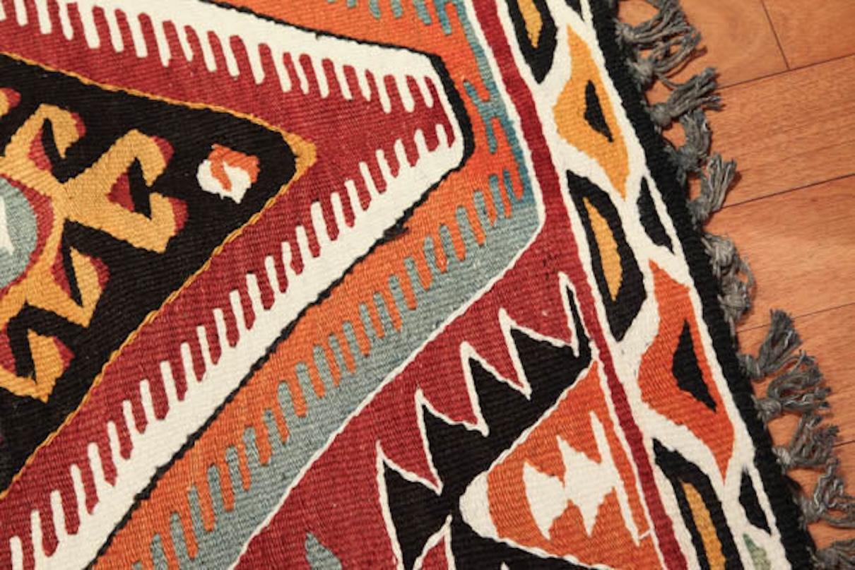 Semi Old Vintage Alfombra Tejida a Mano de Lana Mut Kilim Anatolia Central Alfombra Turca Anudado a mano en venta
