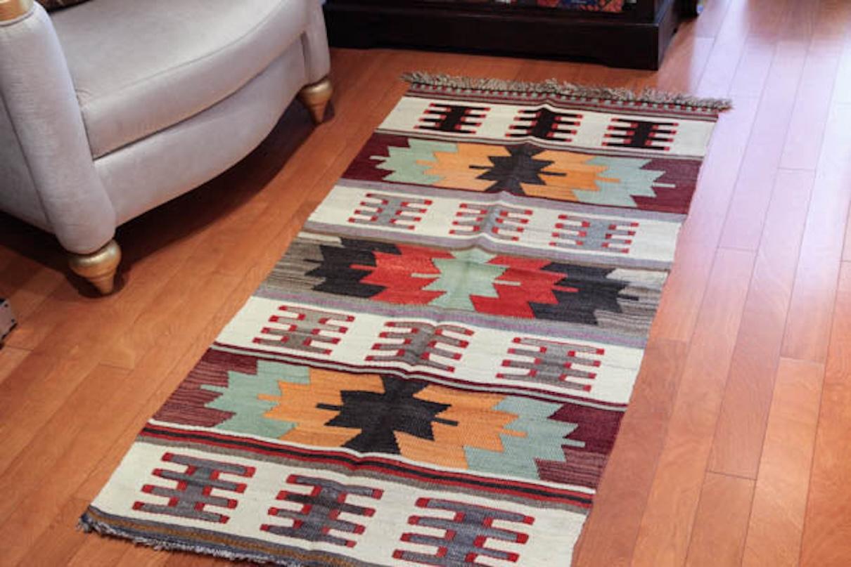 Semi Old Vintage Alfombra Tejida a Mano de Lana Mut Kilim Anatolia Central Alfombra Turca Tejido a mano en venta