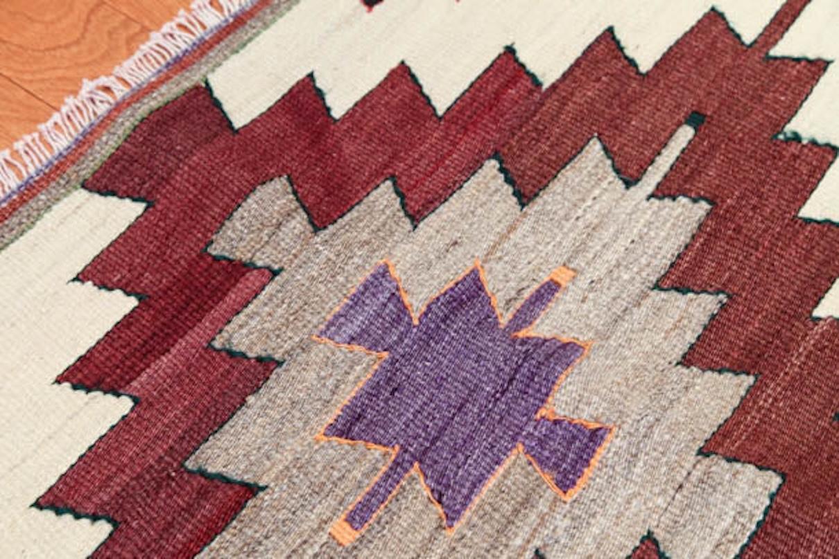 Semi Old Vintage Alfombra Tejida a Mano de Lana Mut Kilim Anatolia Central Alfombra Turca Tejido a mano en venta